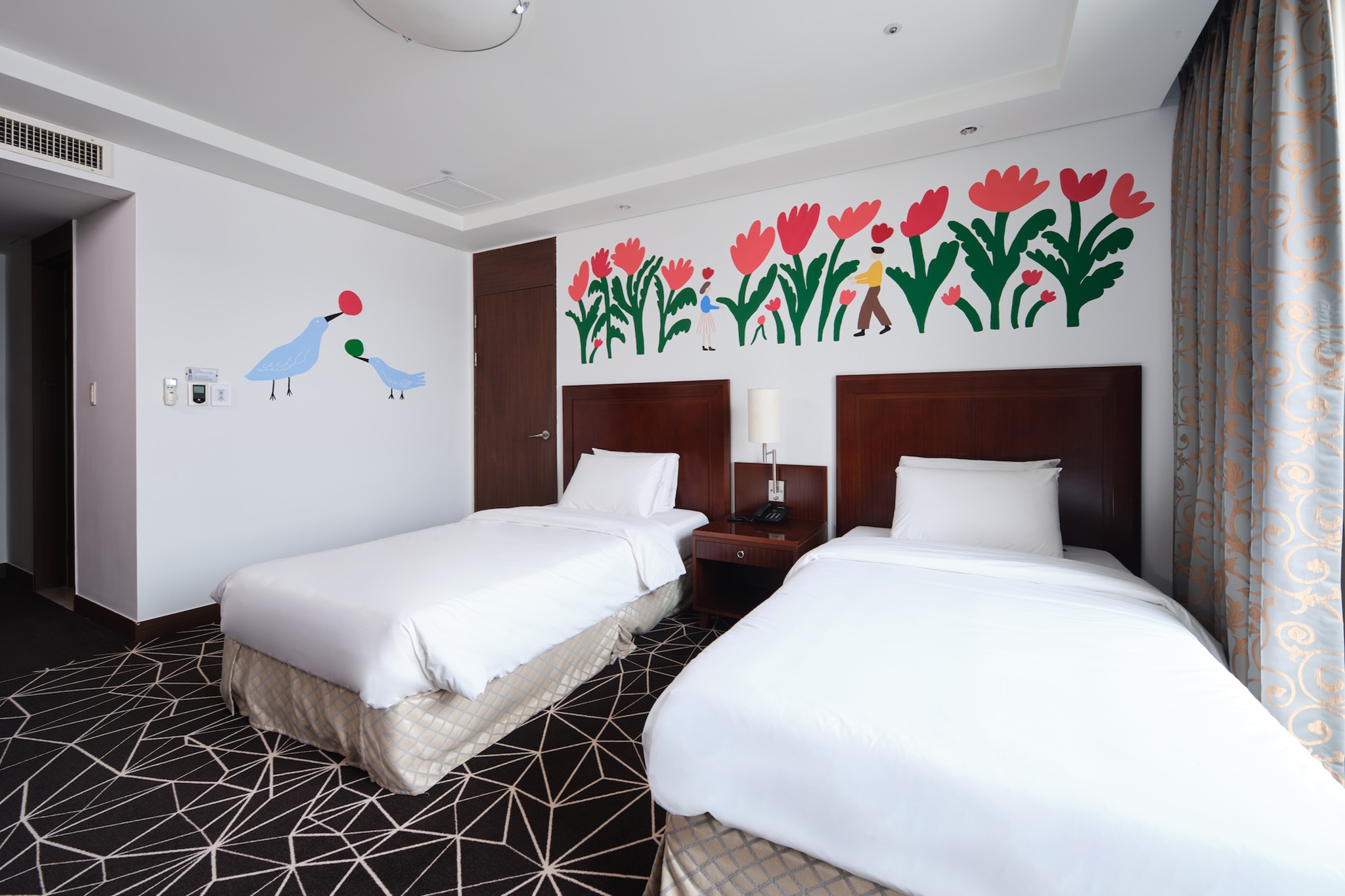 room detail thumbnail 2