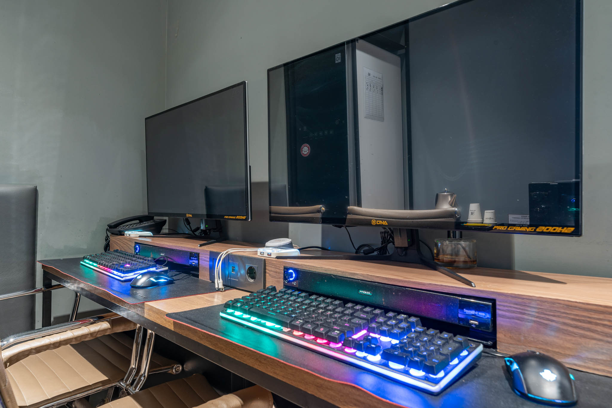 room detail thumbnail 2