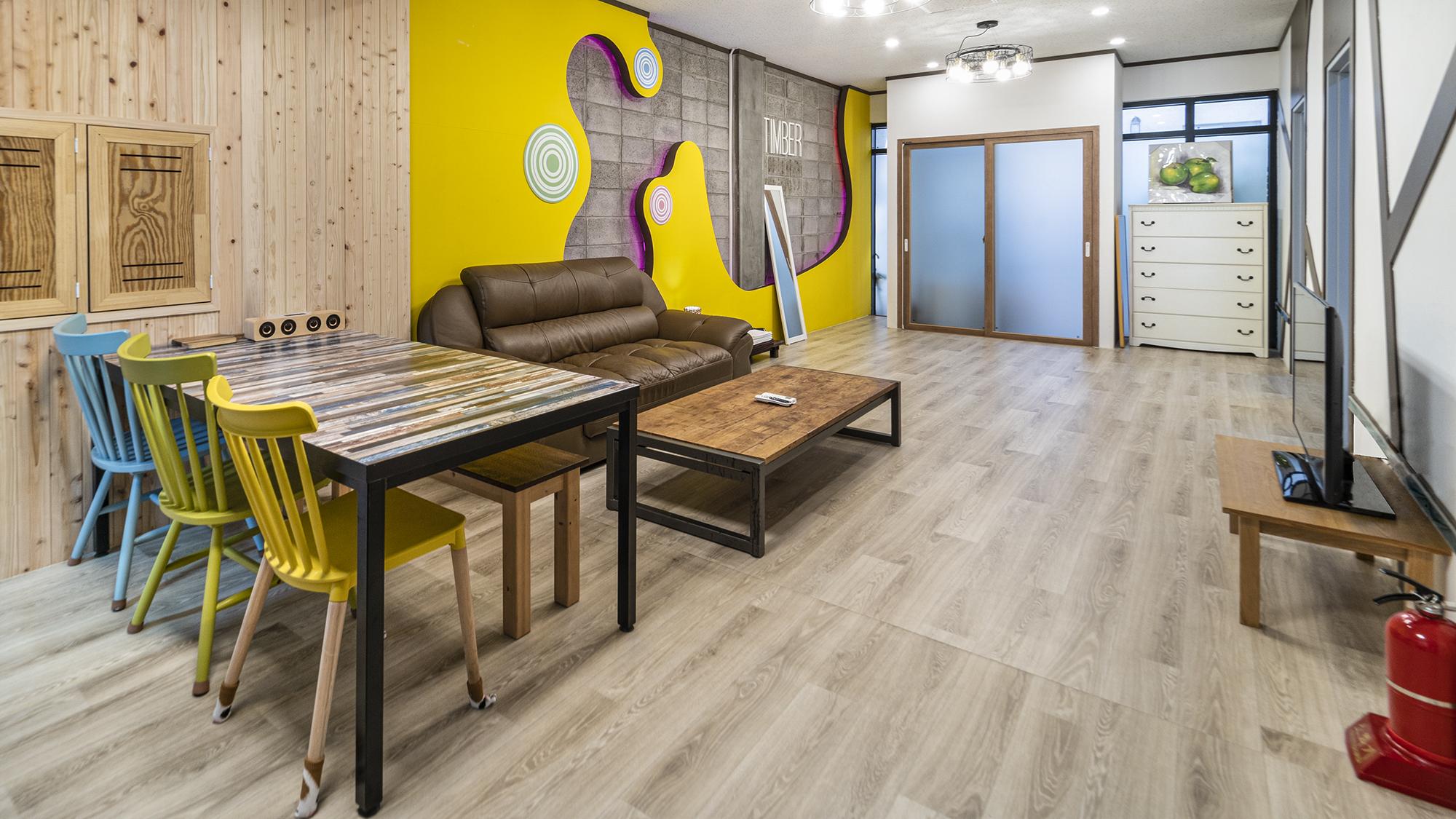 room detail thumbnail 2