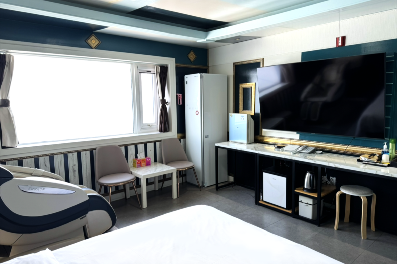 room detail thumbnail 1