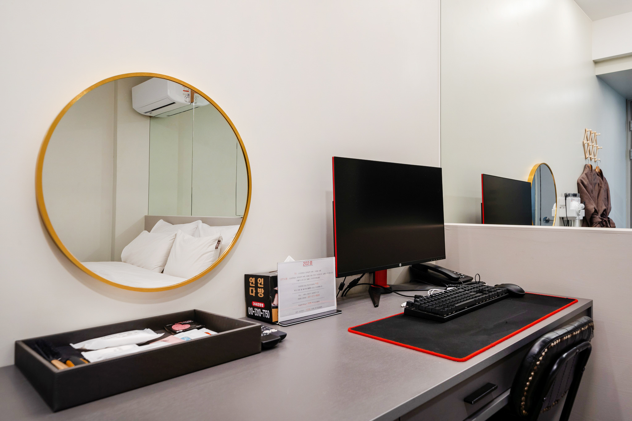 room detail thumbnail 2