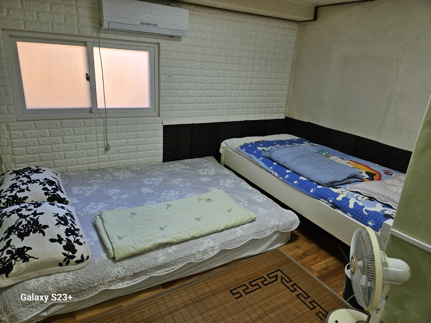 room detail thumbnail 2
