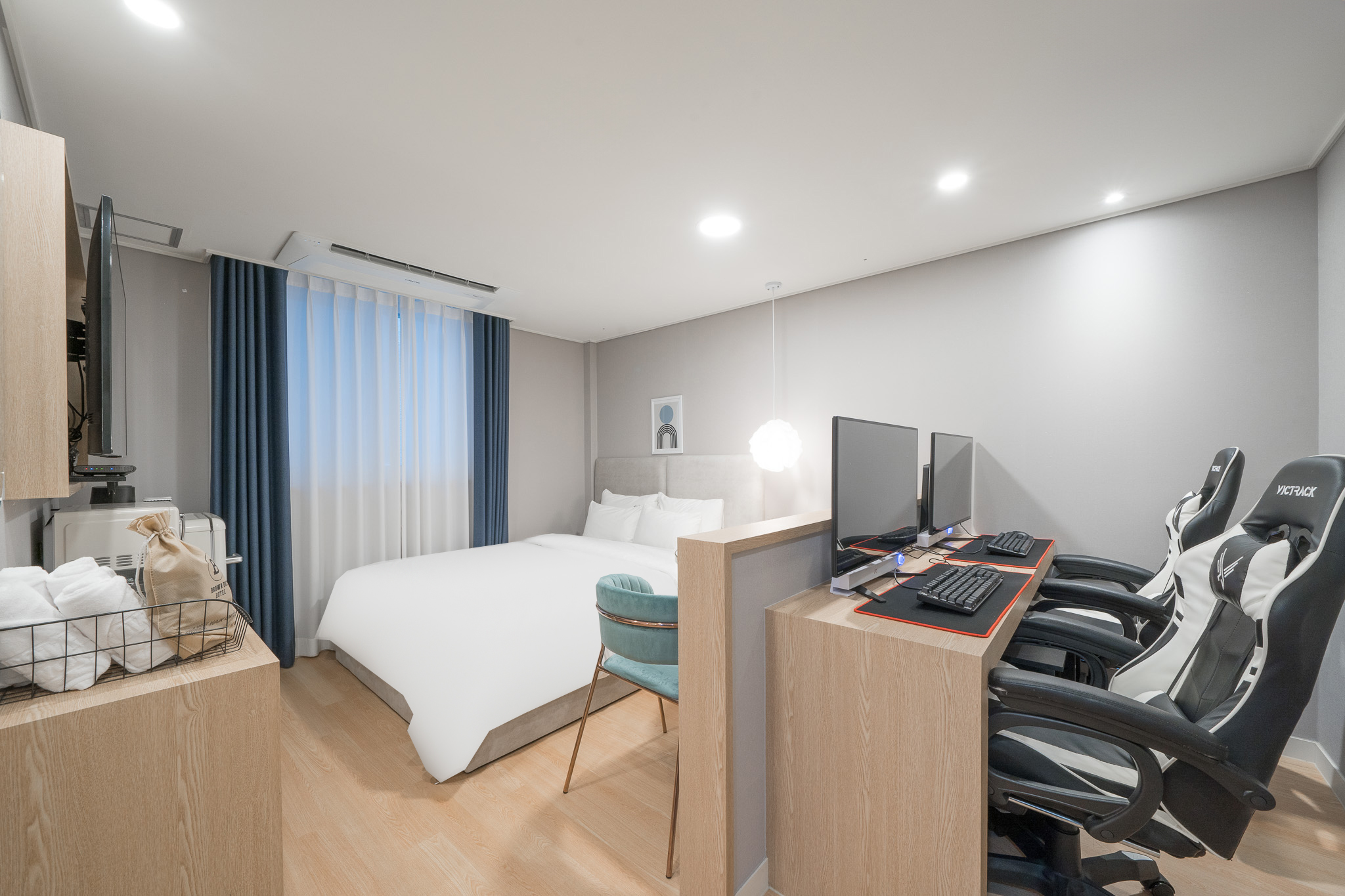 room detail thumbnail 1