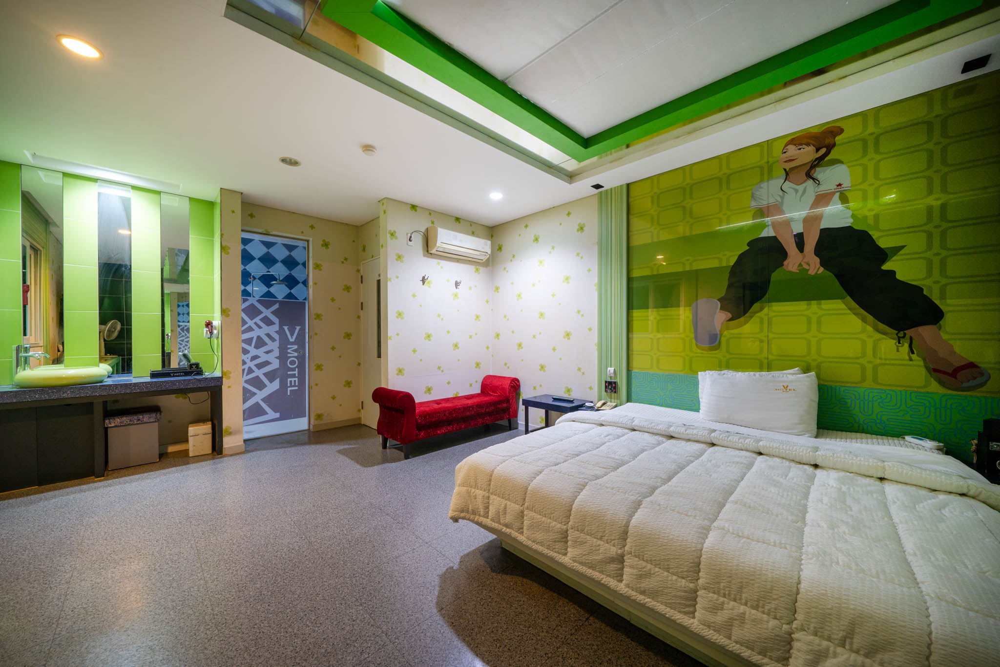 room detail thumbnail 2