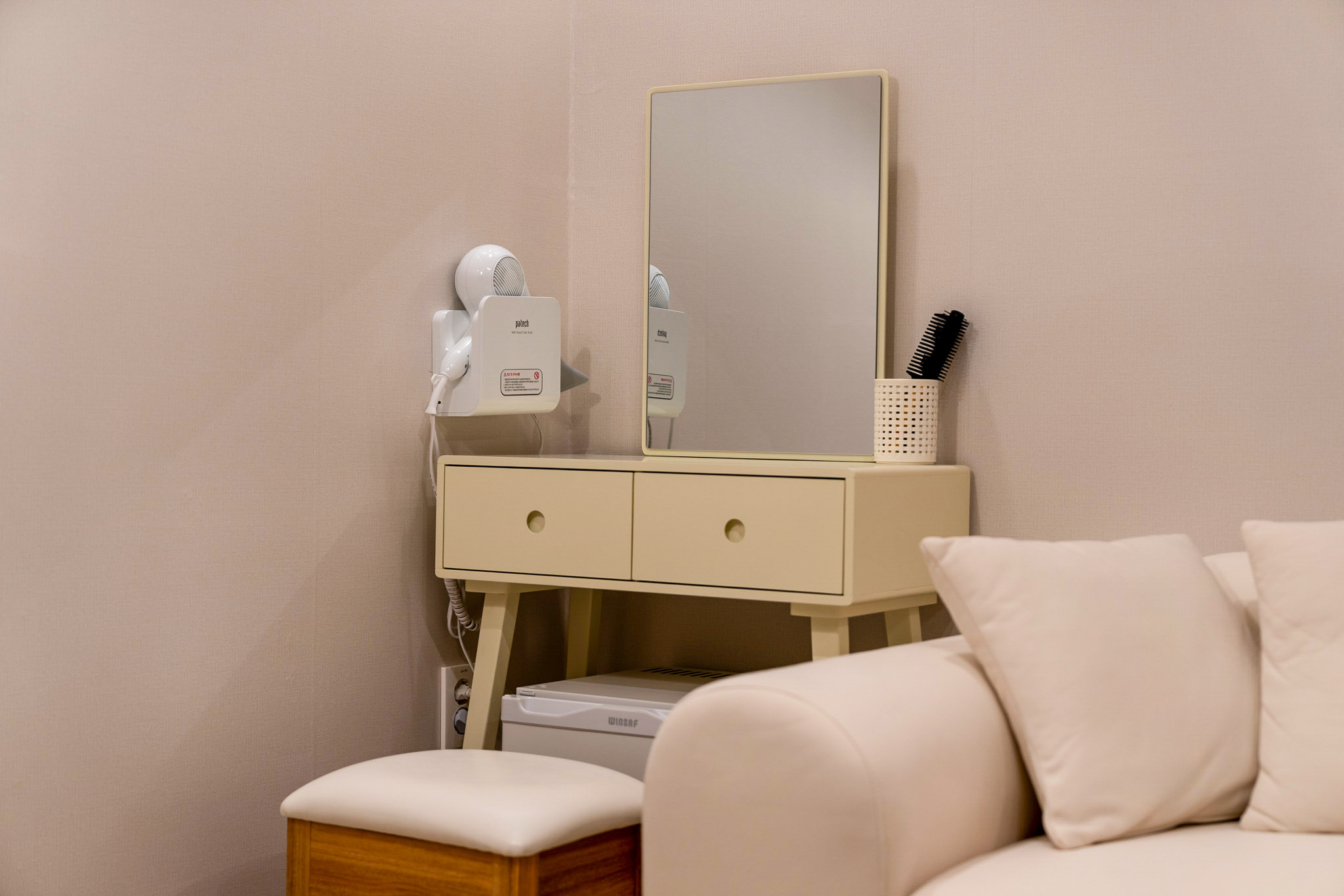 room detail thumbnail 2