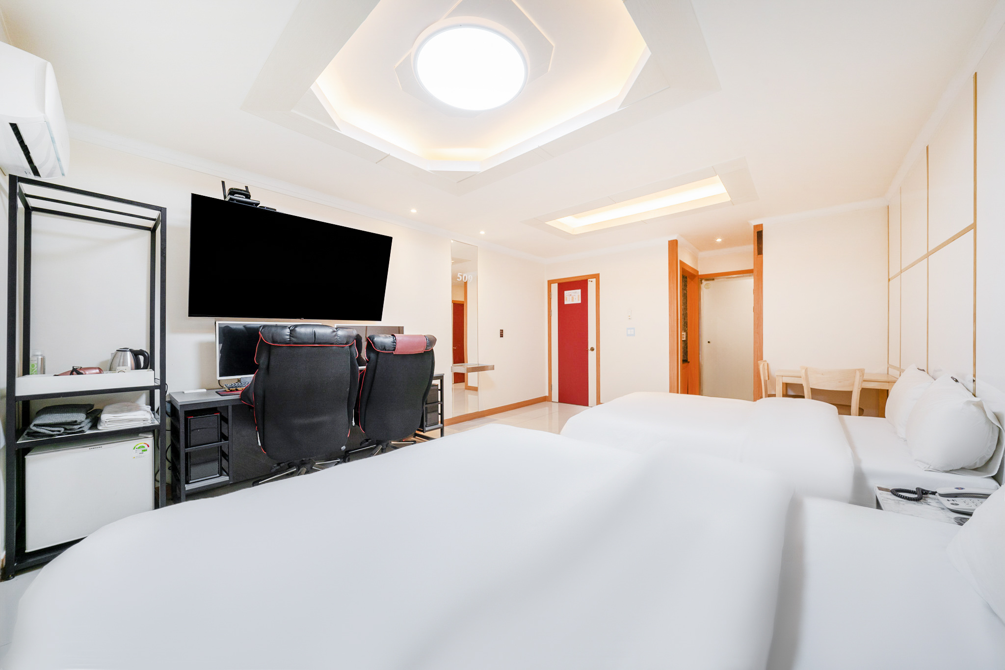 room detail thumbnail 2