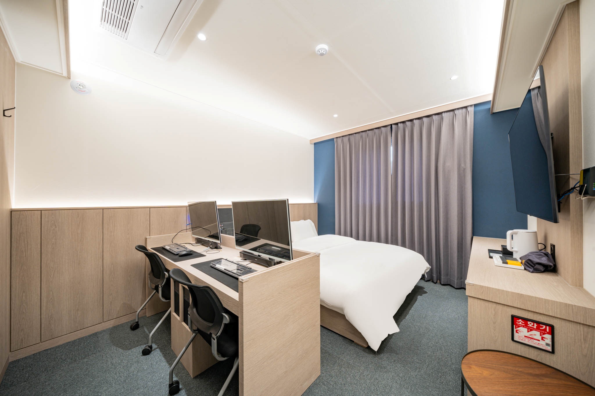 room detail thumbnail 2