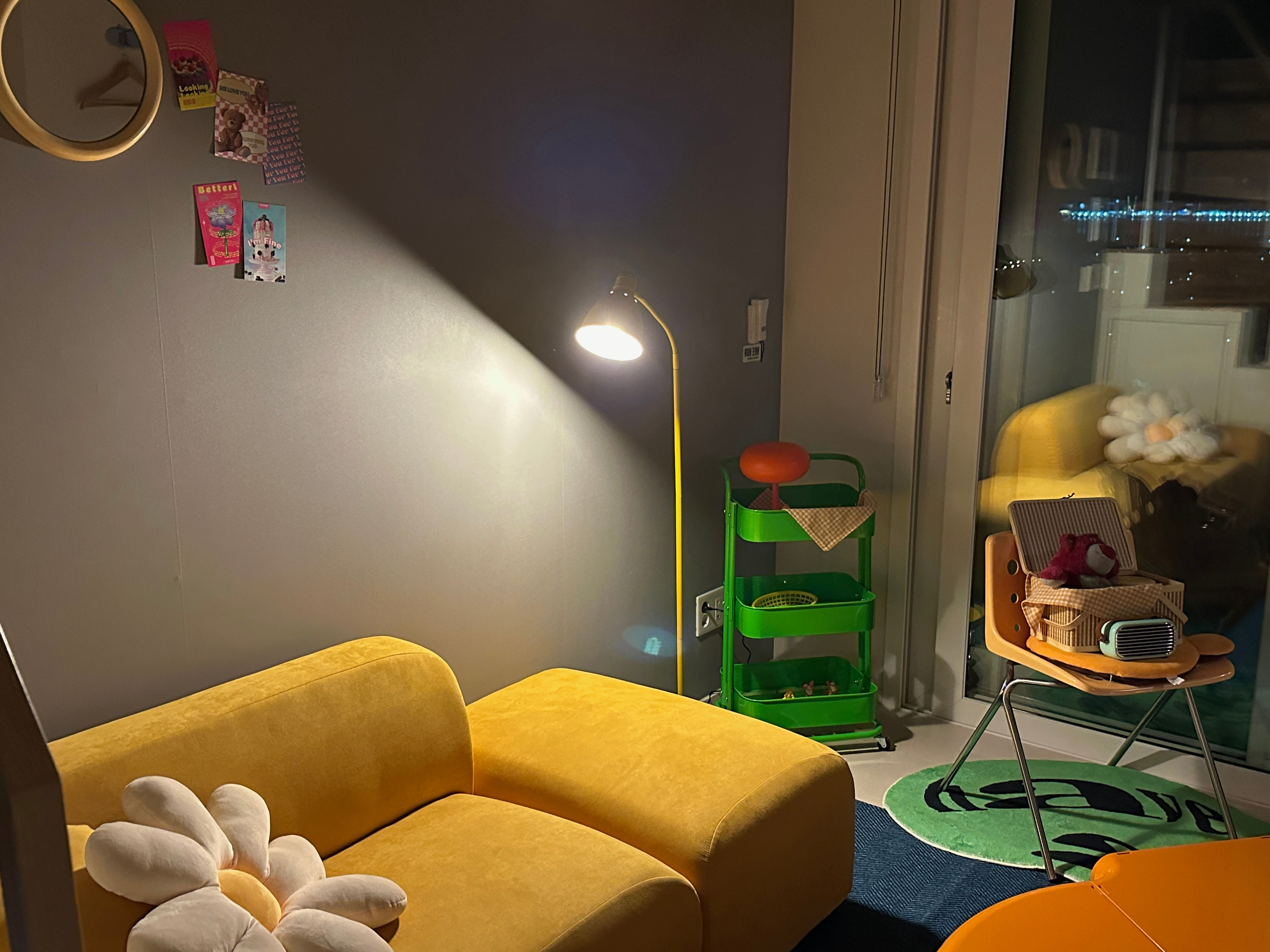 room detail thumbnail 2