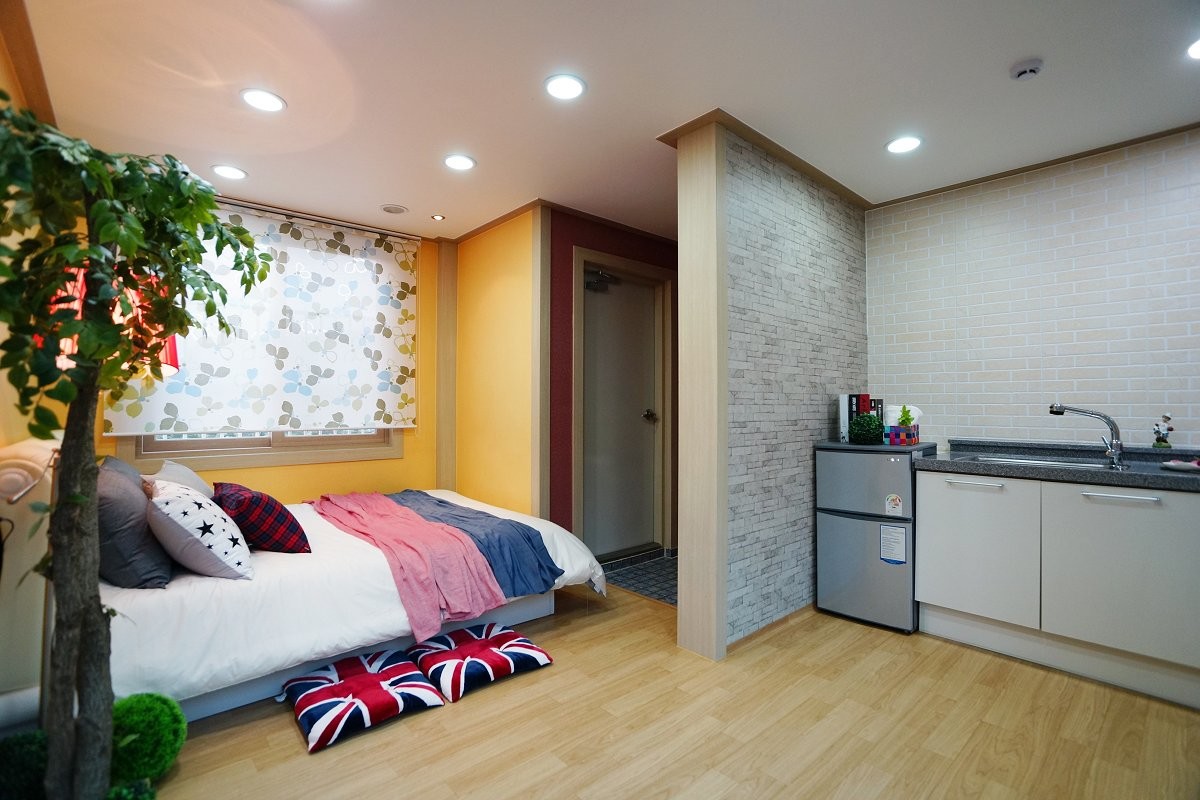 room detail thumbnail 1
