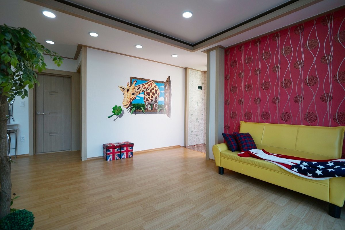 room detail thumbnail 2