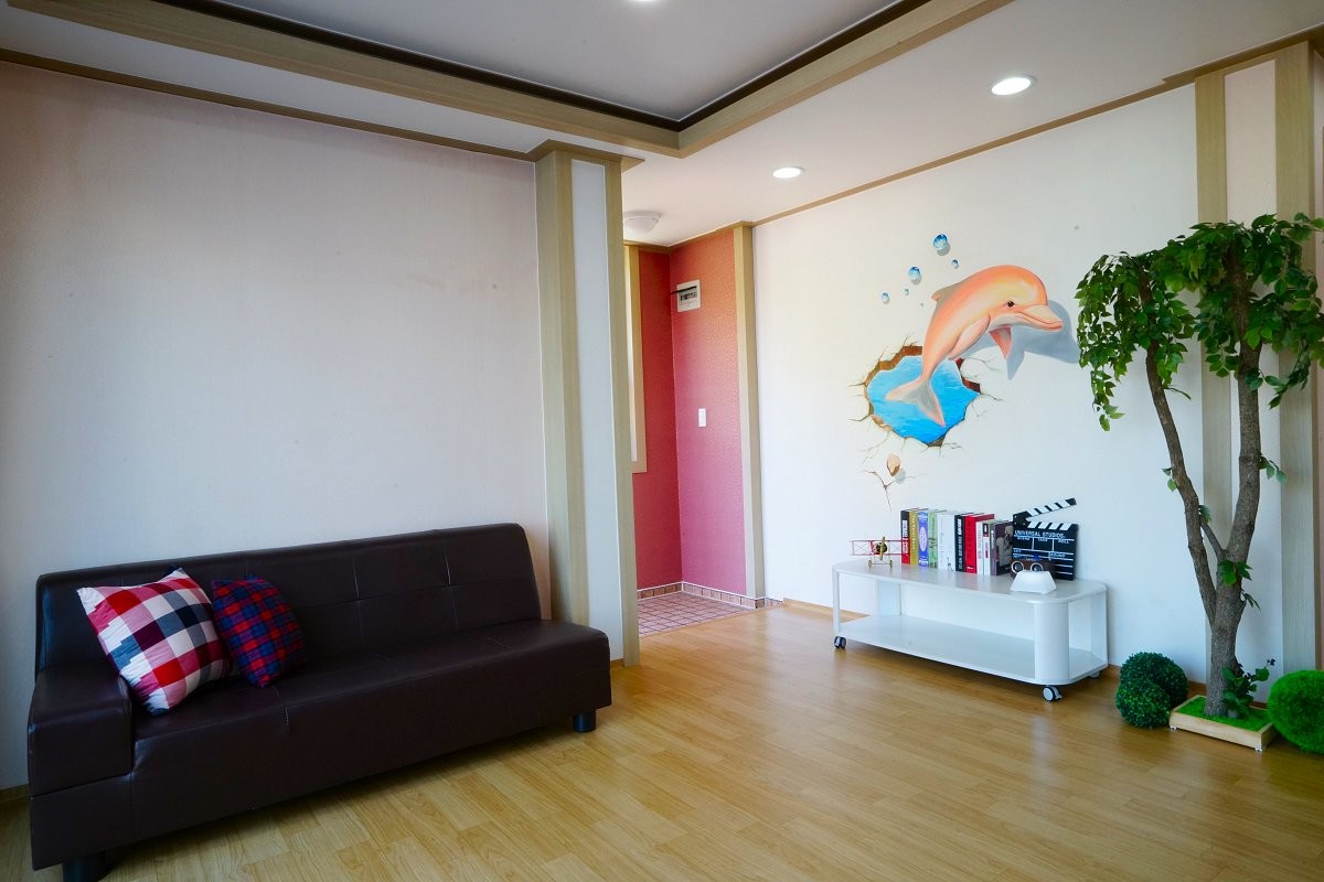 room detail thumbnail 1