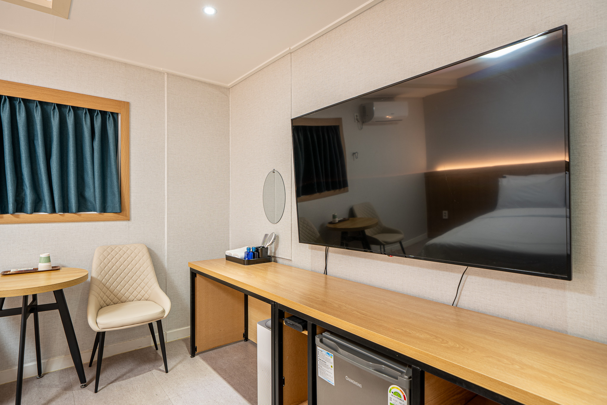 room detail thumbnail 2
