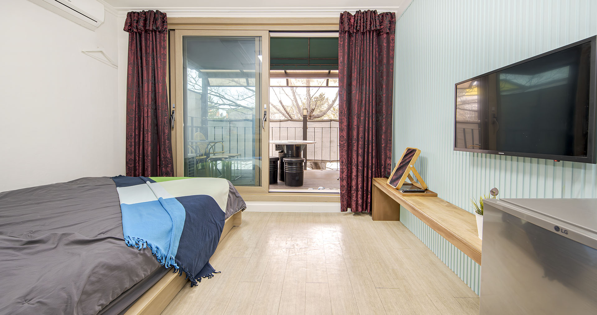 room detail thumbnail 1