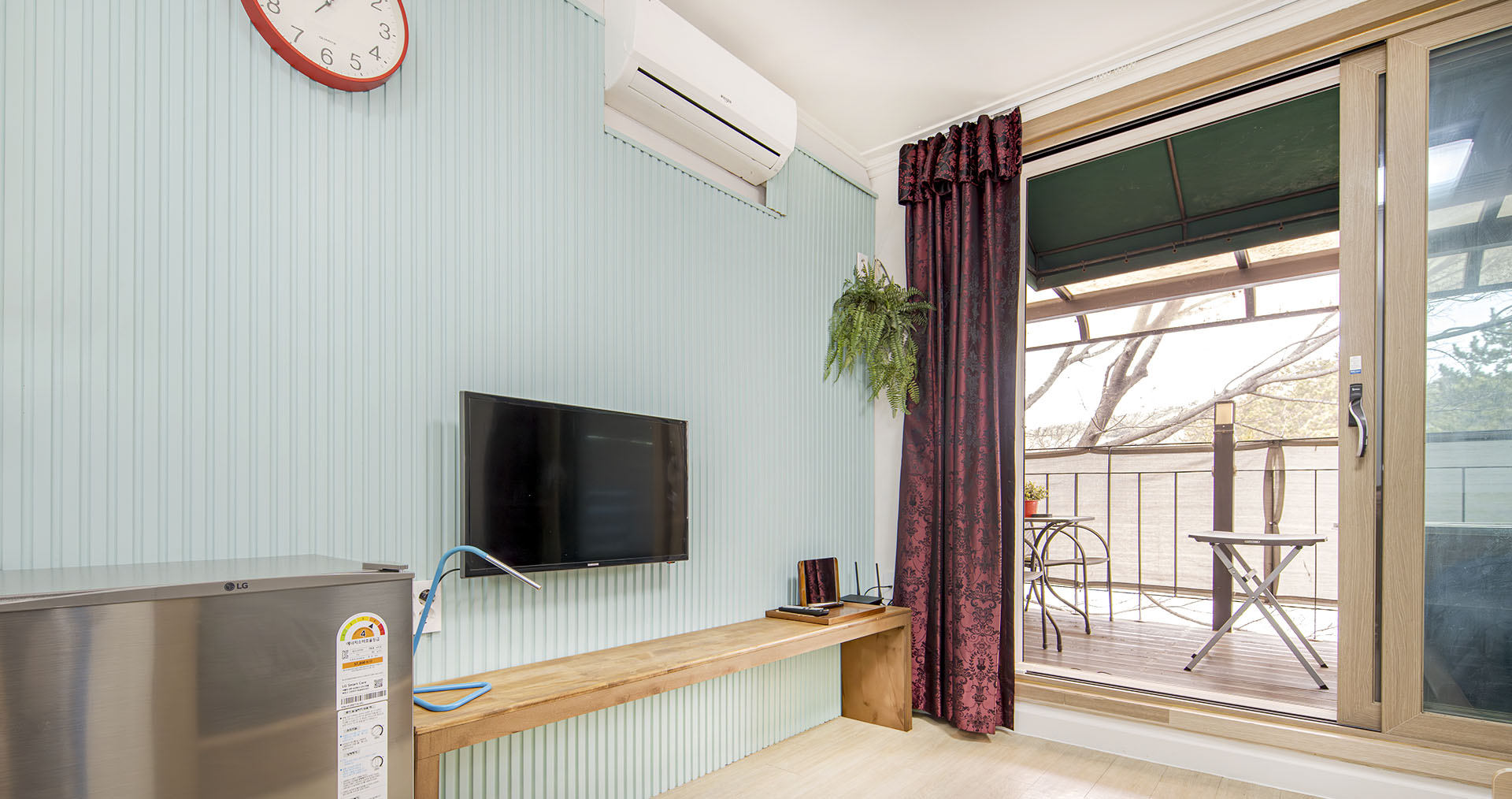 room detail thumbnail 2