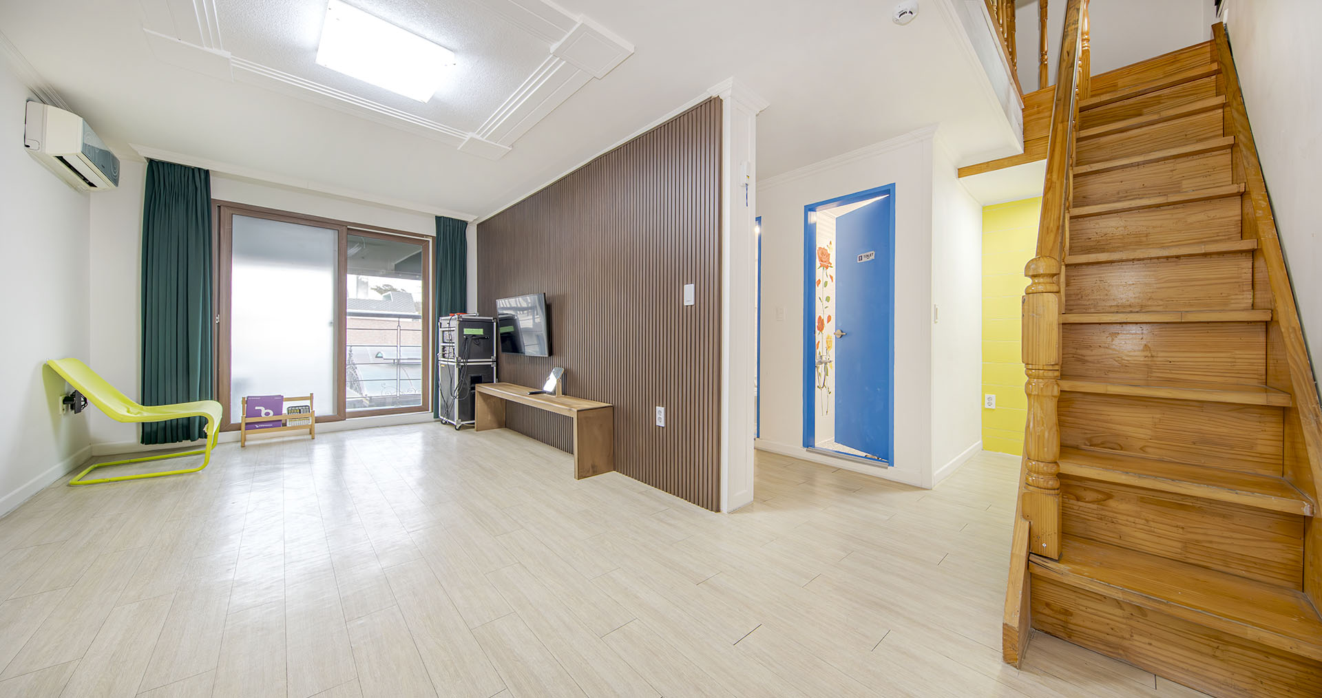 room detail thumbnail 1