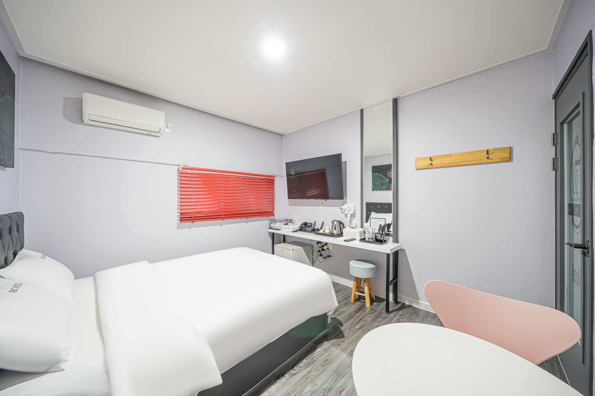 room detail thumbnail 2