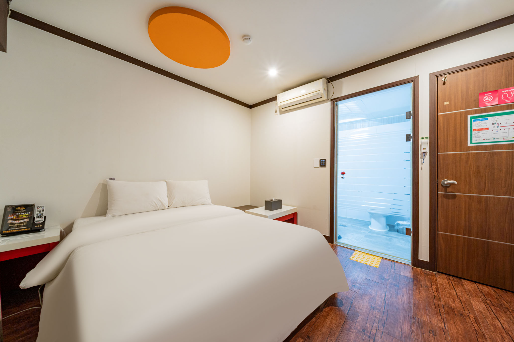 room detail thumbnail 1