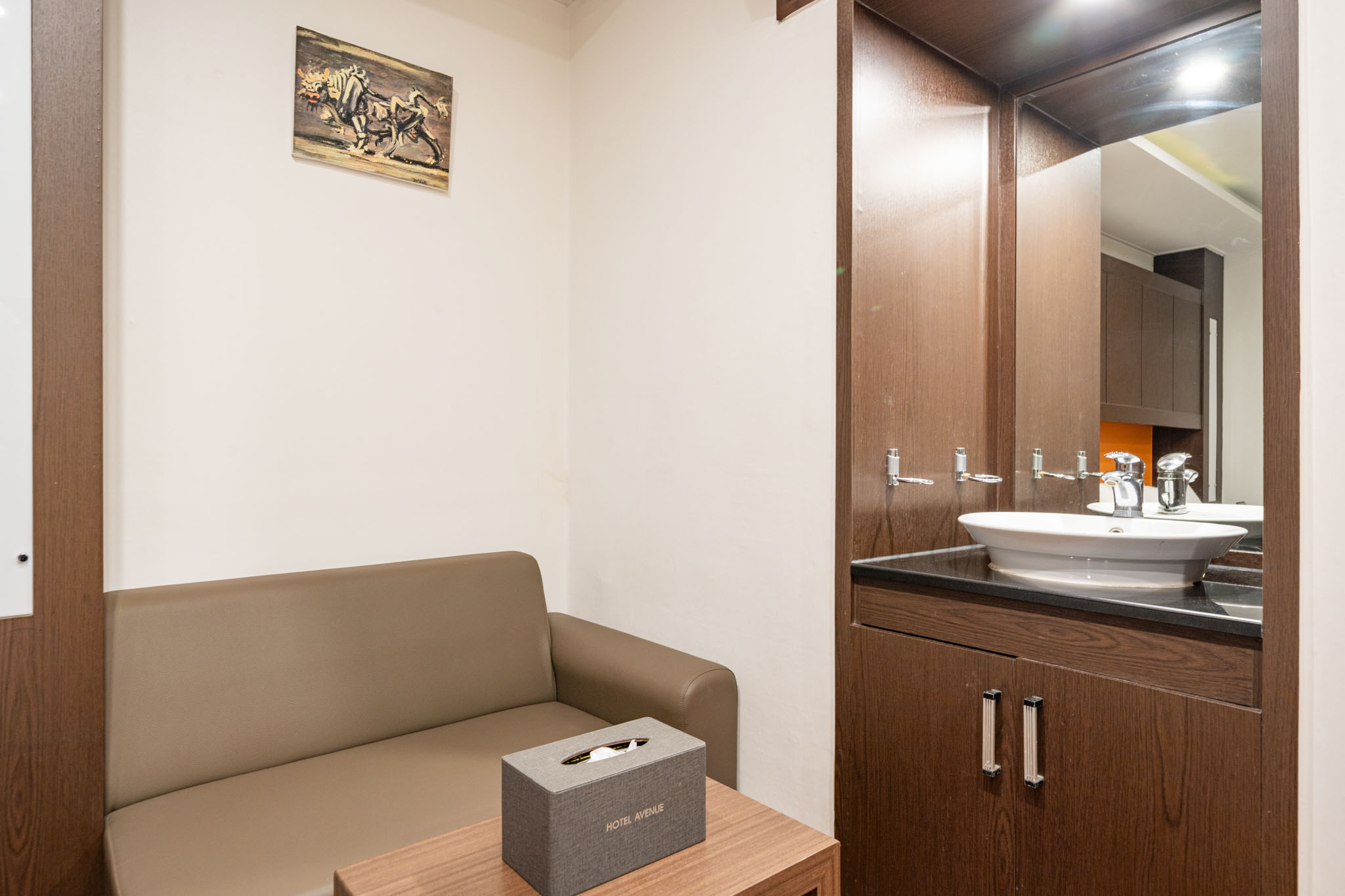 room detail thumbnail 1