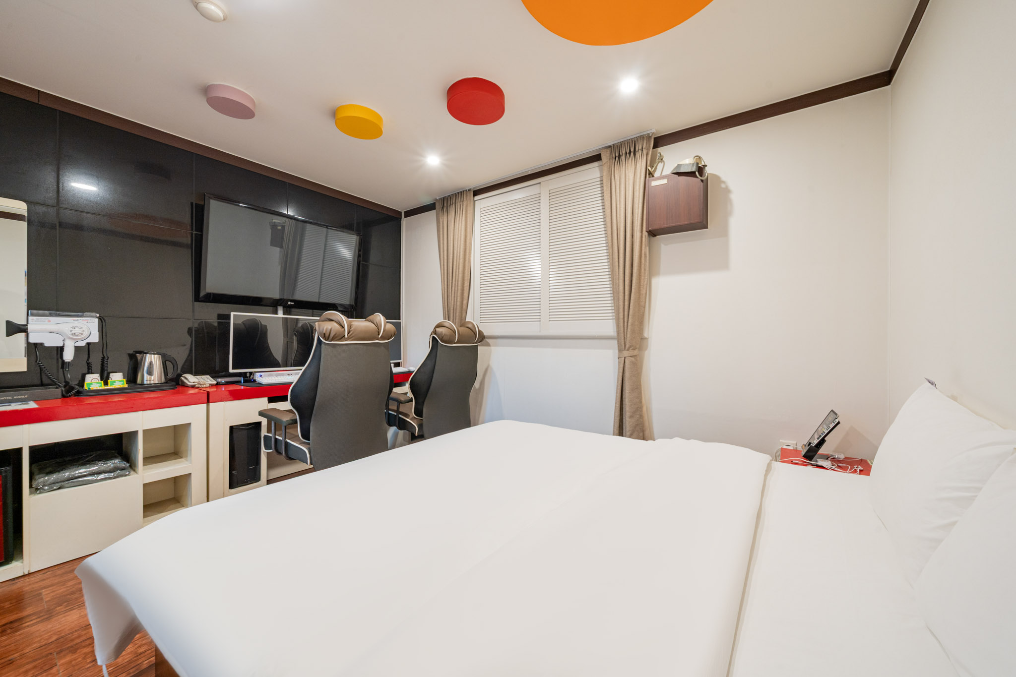 room detail thumbnail 2