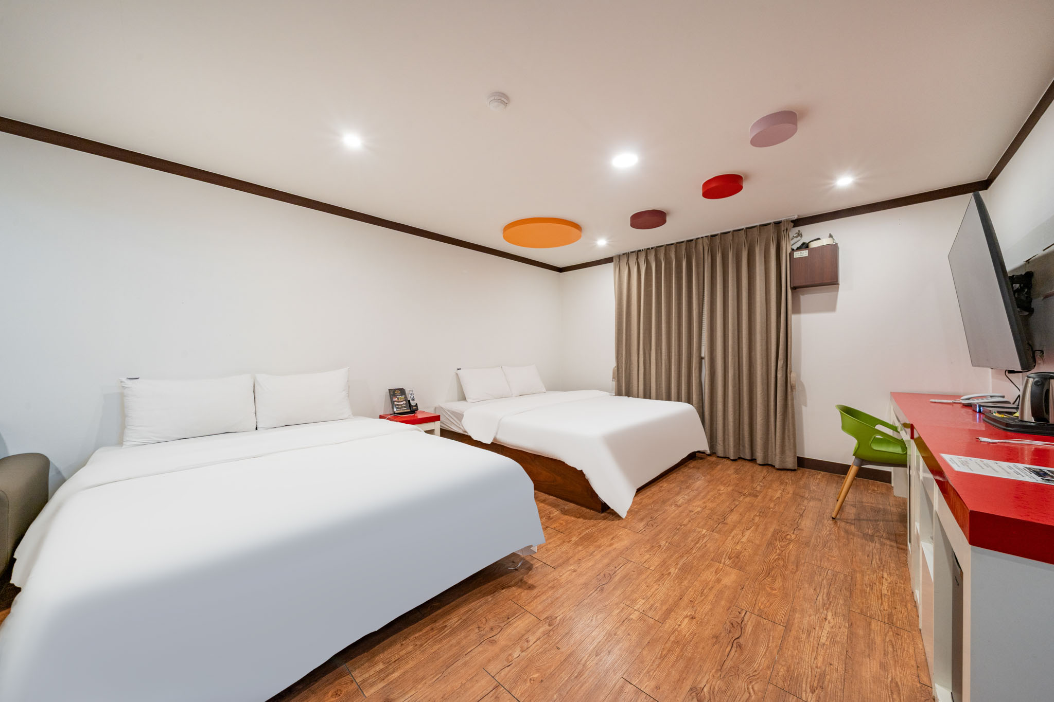 room detail thumbnail 1