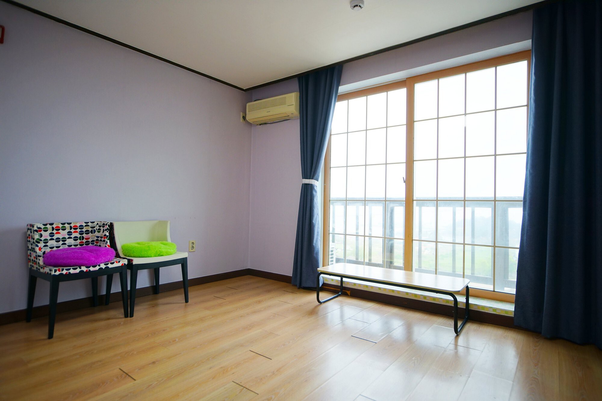 room detail thumbnail 1