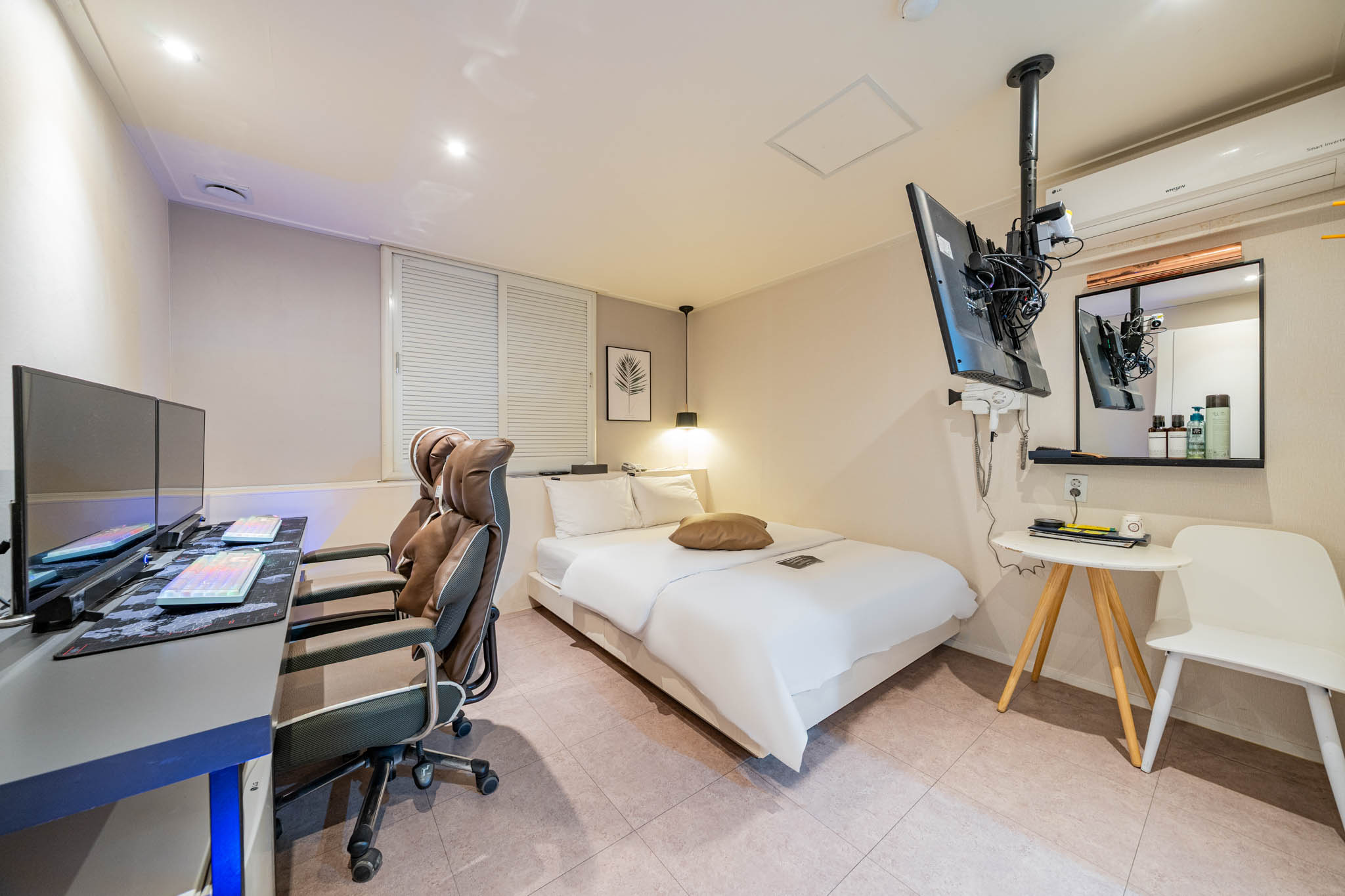 room detail thumbnail 0