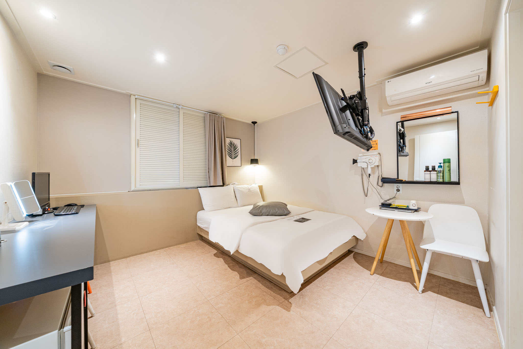 room detail thumbnail 0