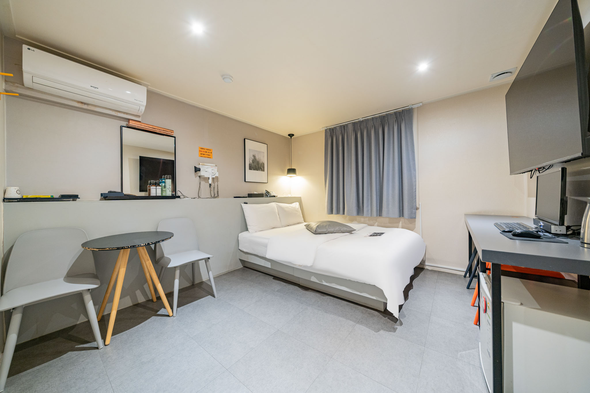 room detail thumbnail 0