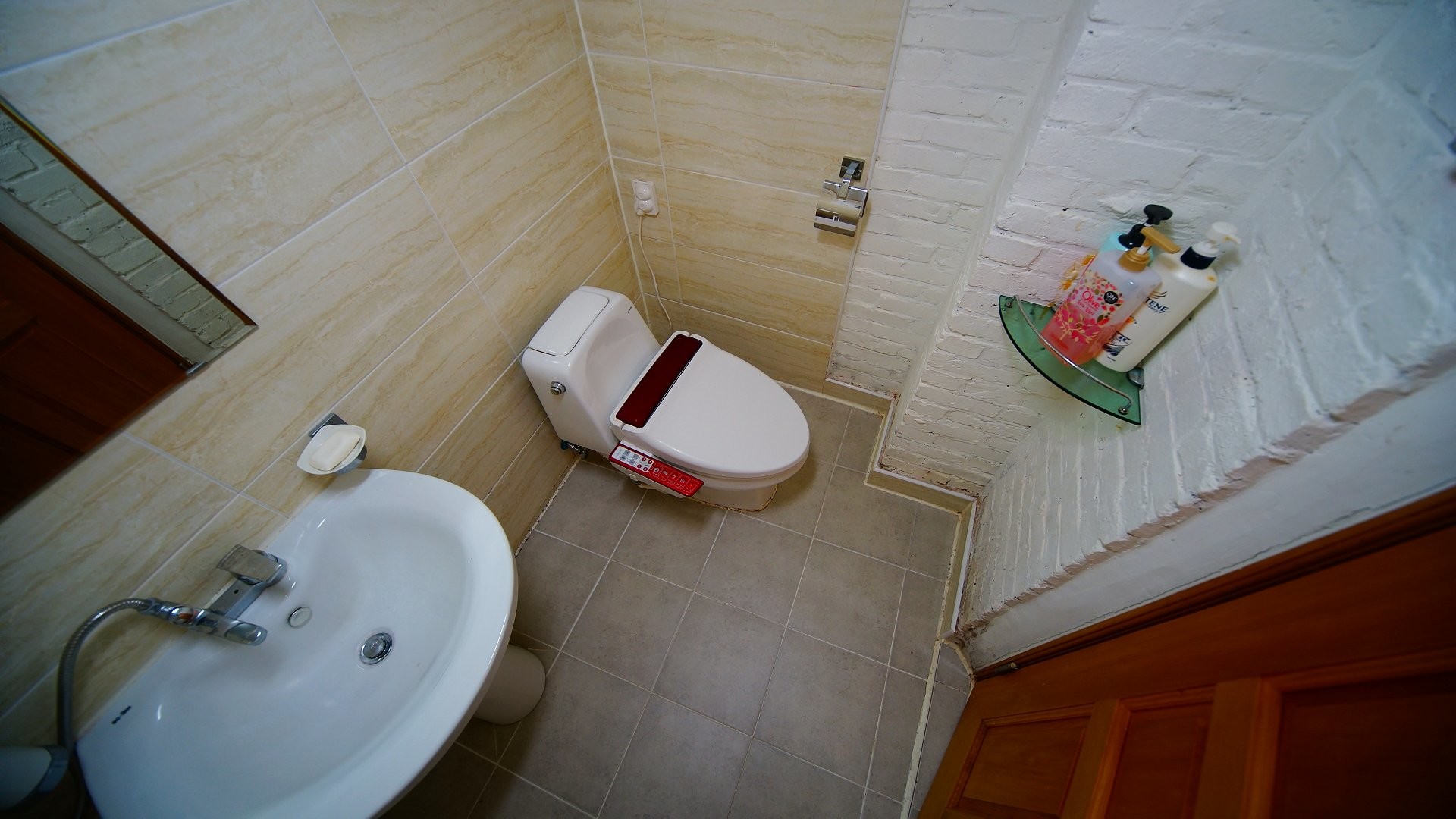 room detail thumbnail 2