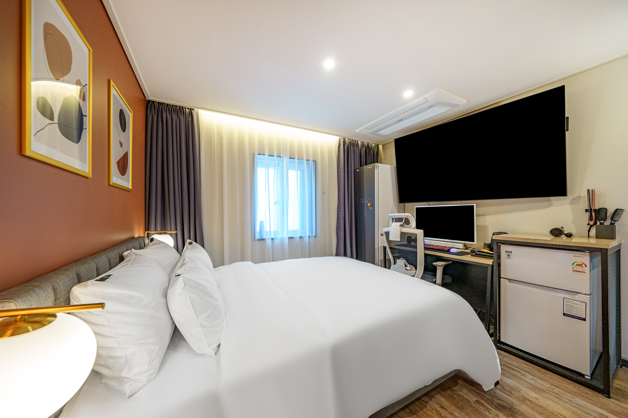 room detail thumbnail 1