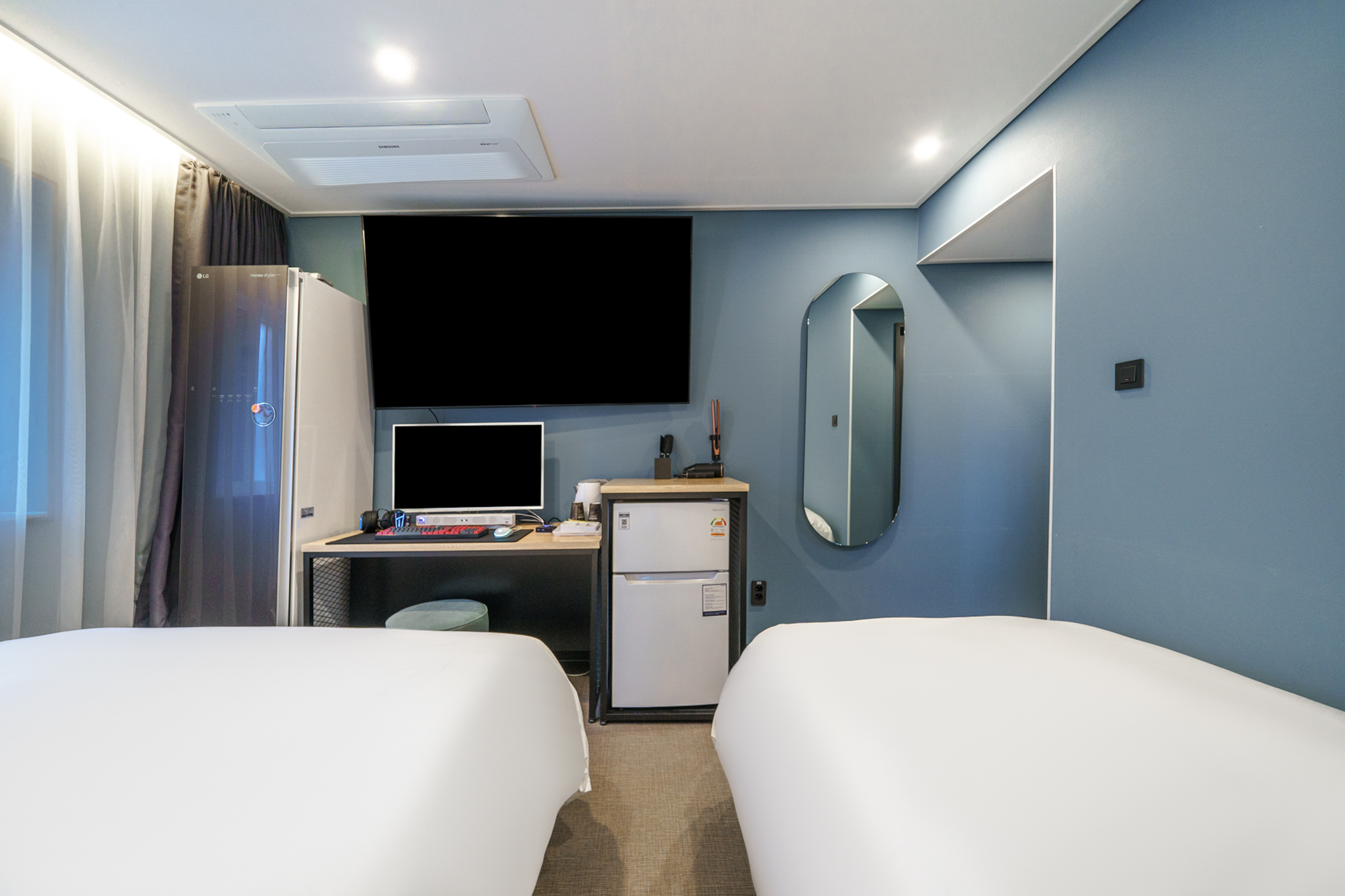 room detail thumbnail 2