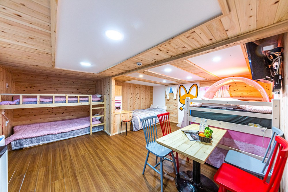 room detail thumbnail 1