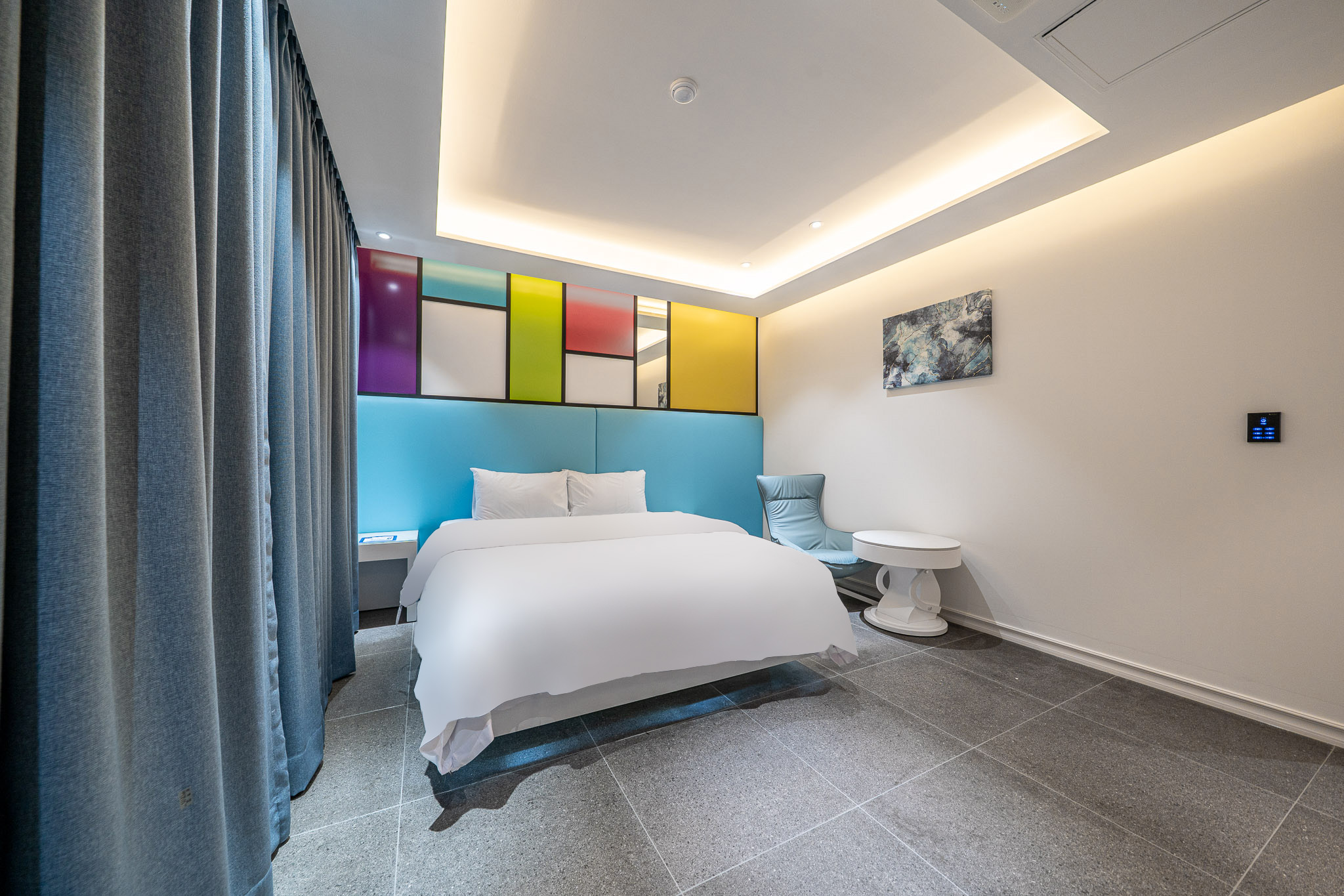 room detail thumbnail 1