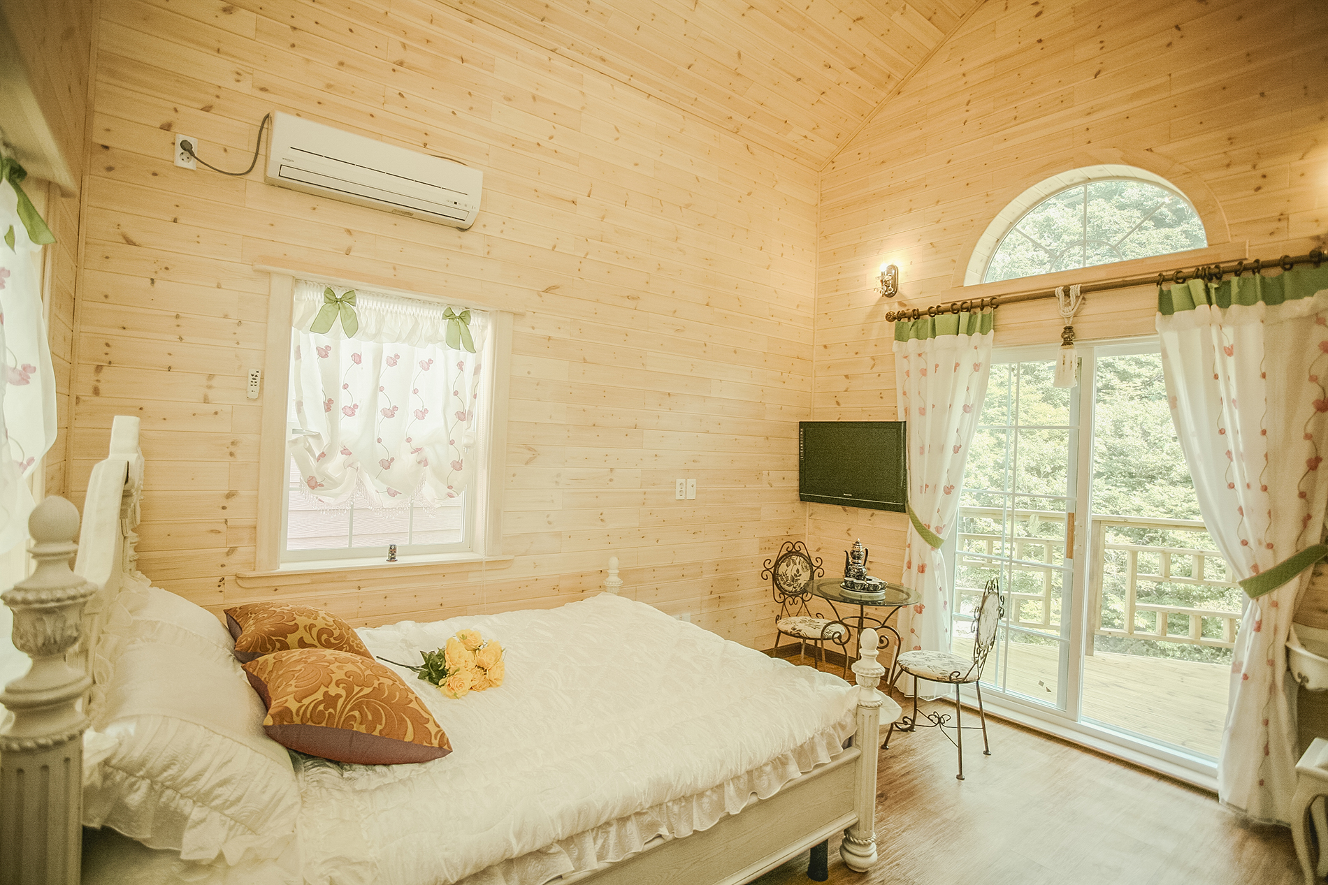 room detail thumbnail 0