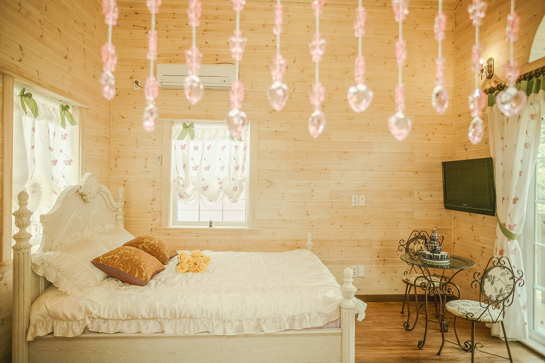 room detail thumbnail 1