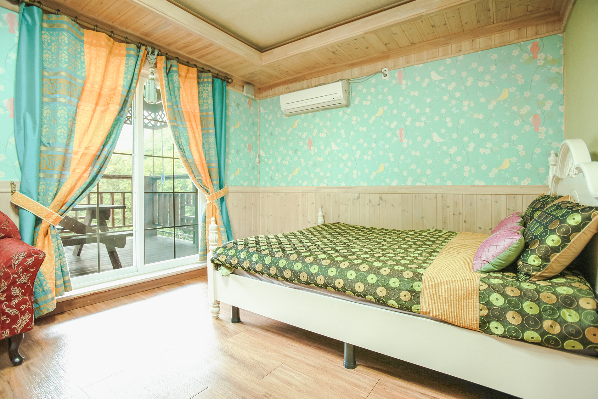 room detail thumbnail 0