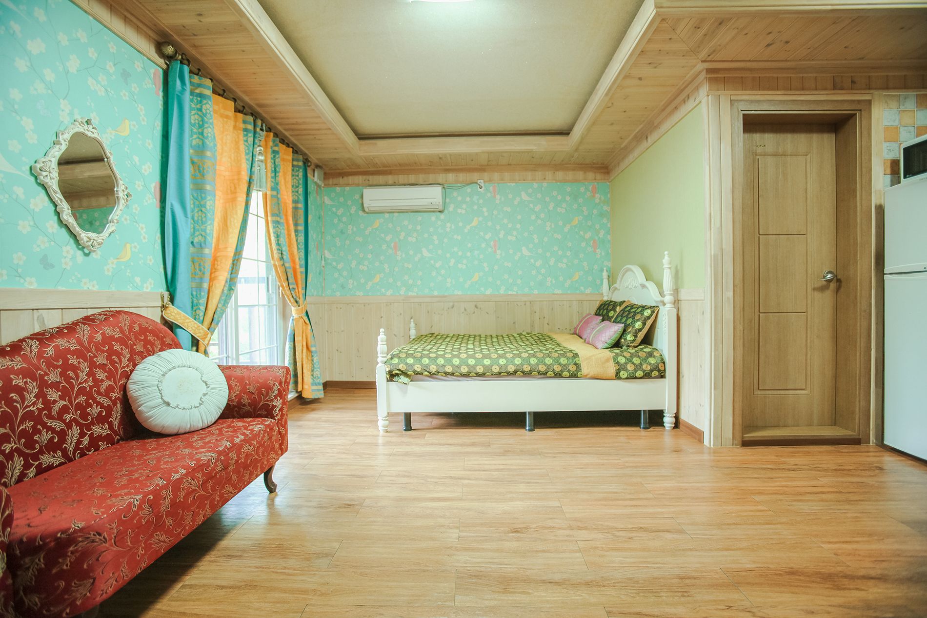 room detail thumbnail 2
