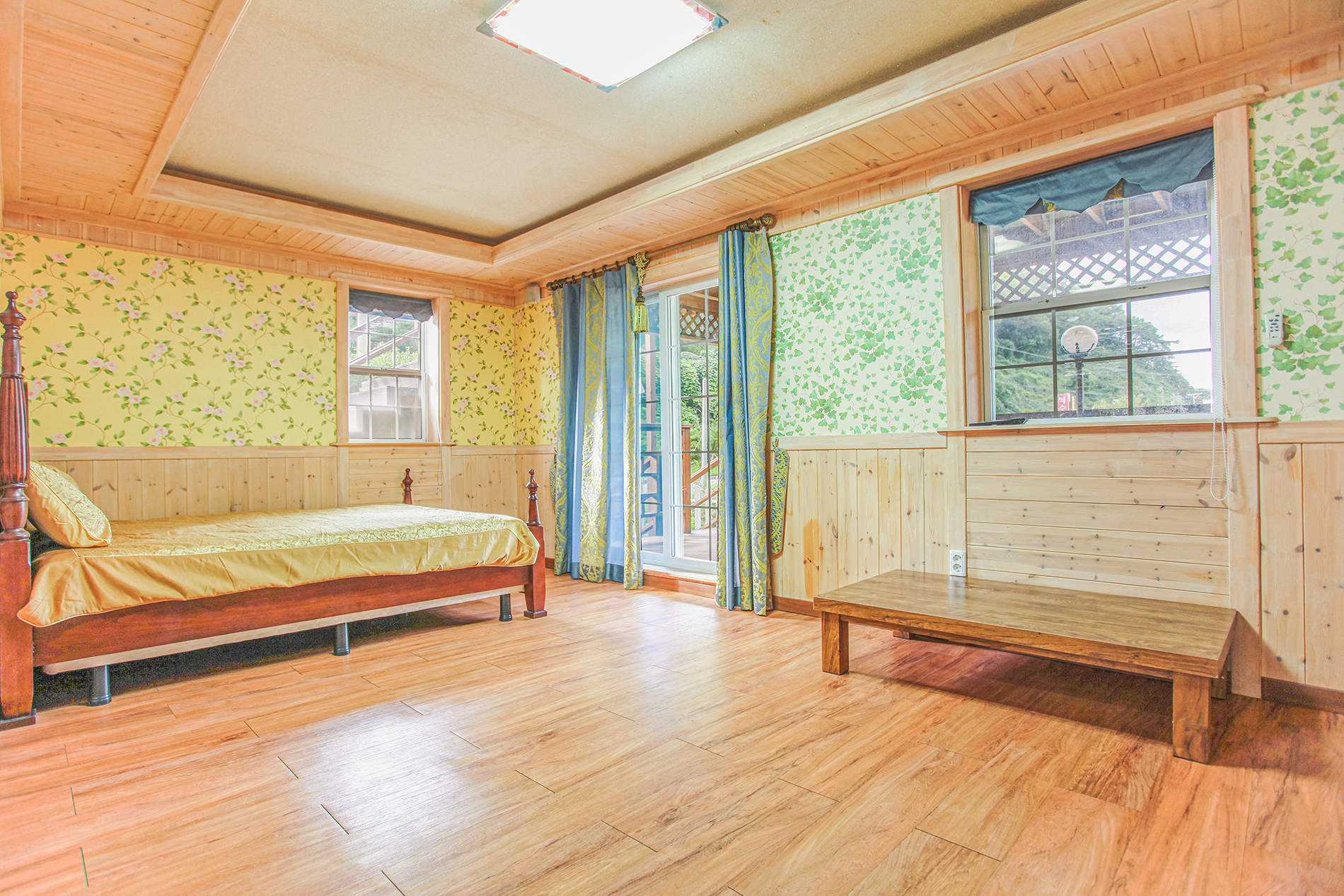 room detail thumbnail 1