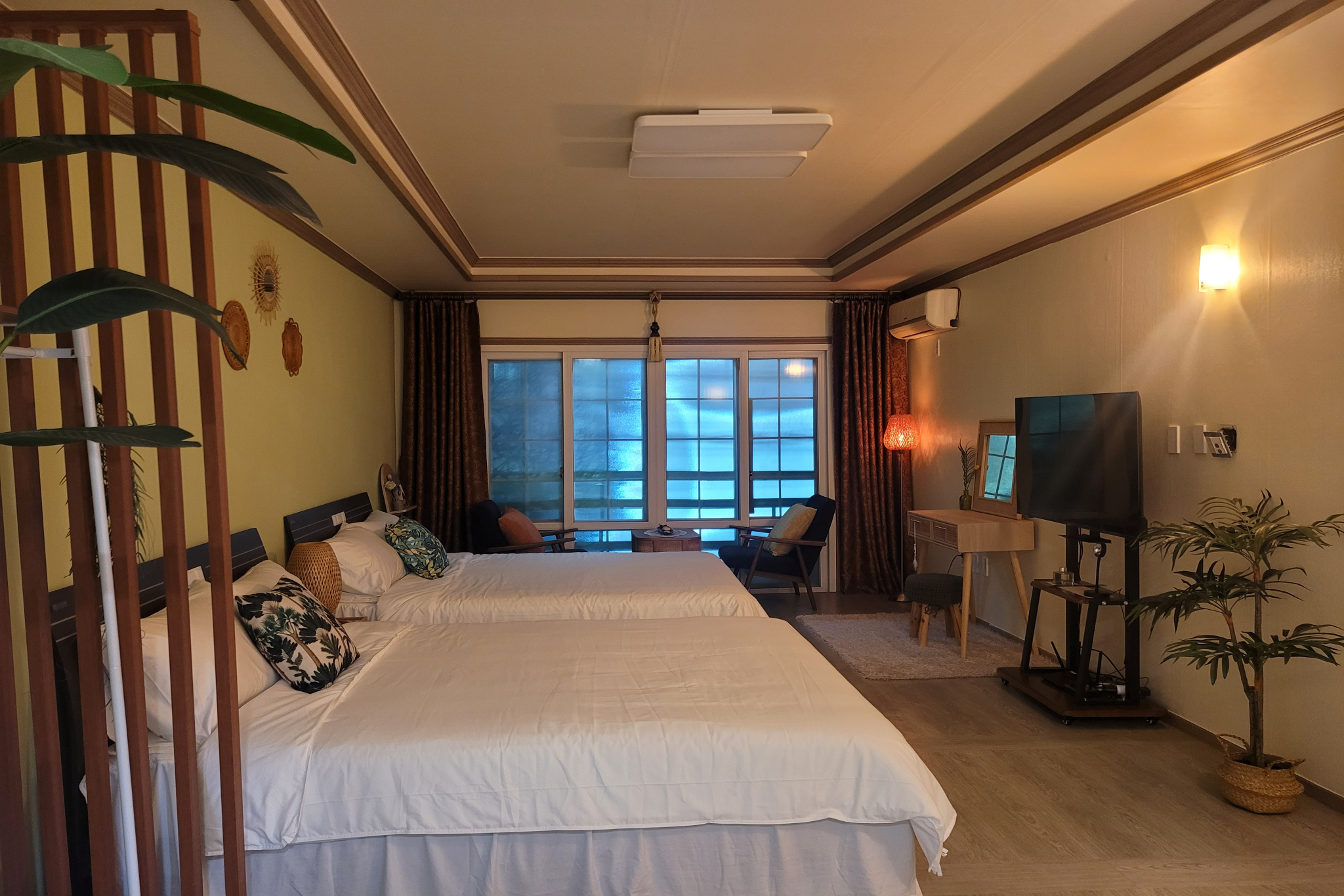 room detail thumbnail 1