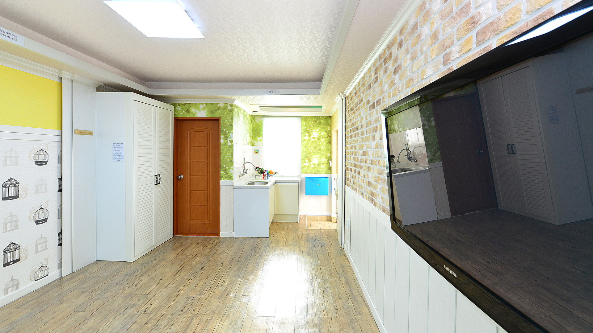 room detail thumbnail 2