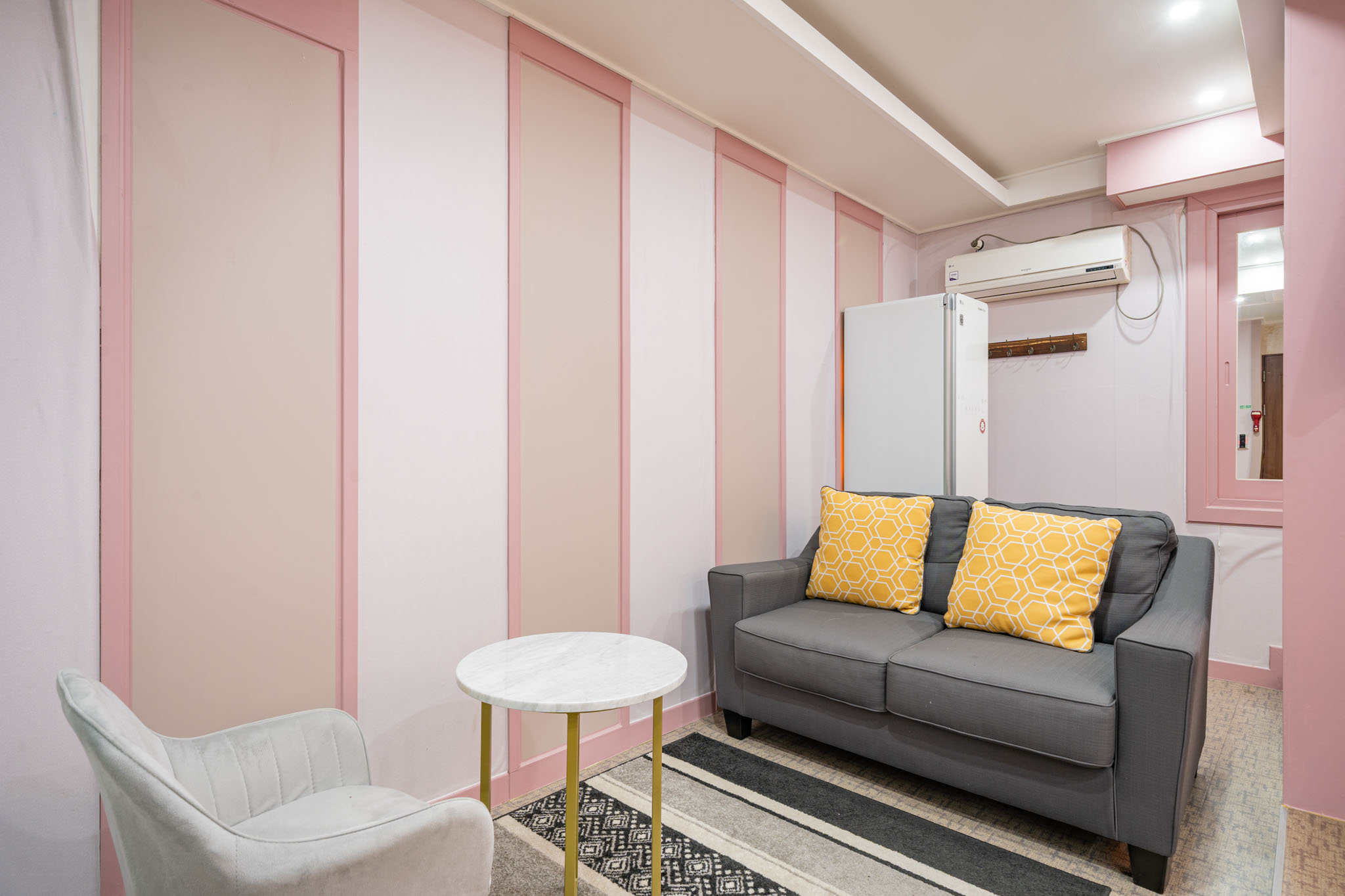 room detail thumbnail 2