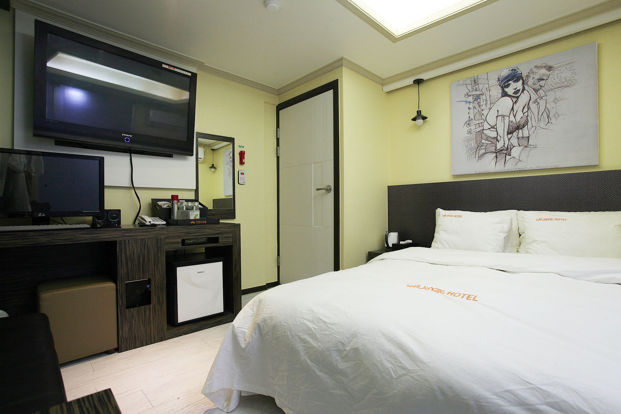 room detail thumbnail 2