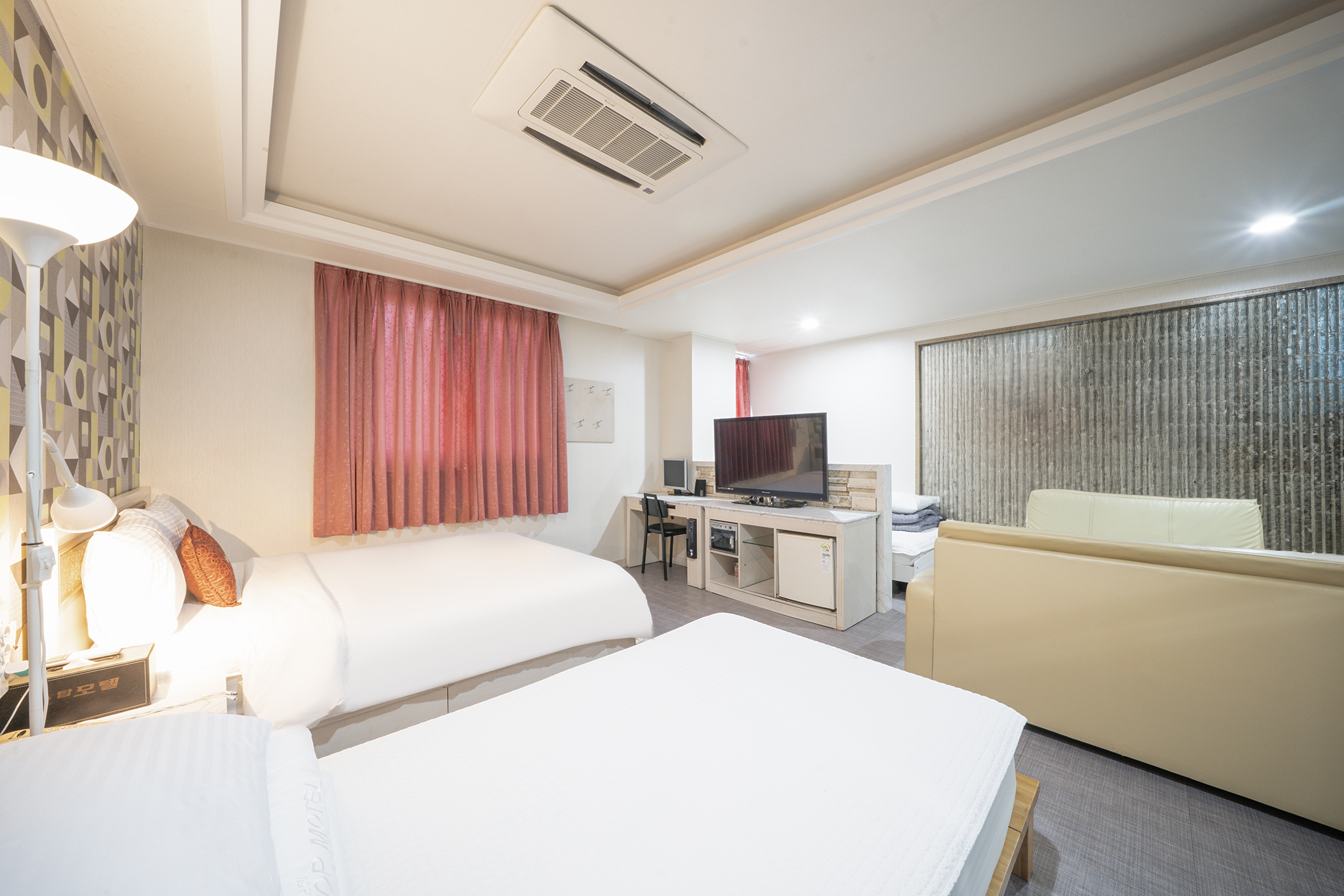 room detail thumbnail 2