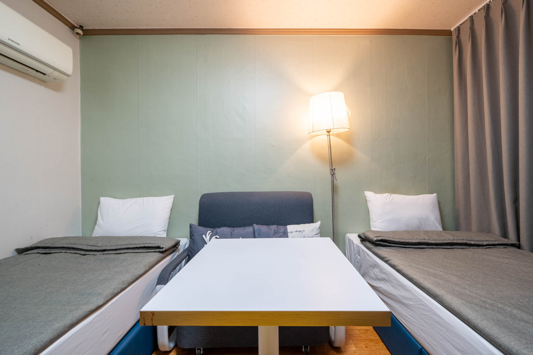 room detail thumbnail 1