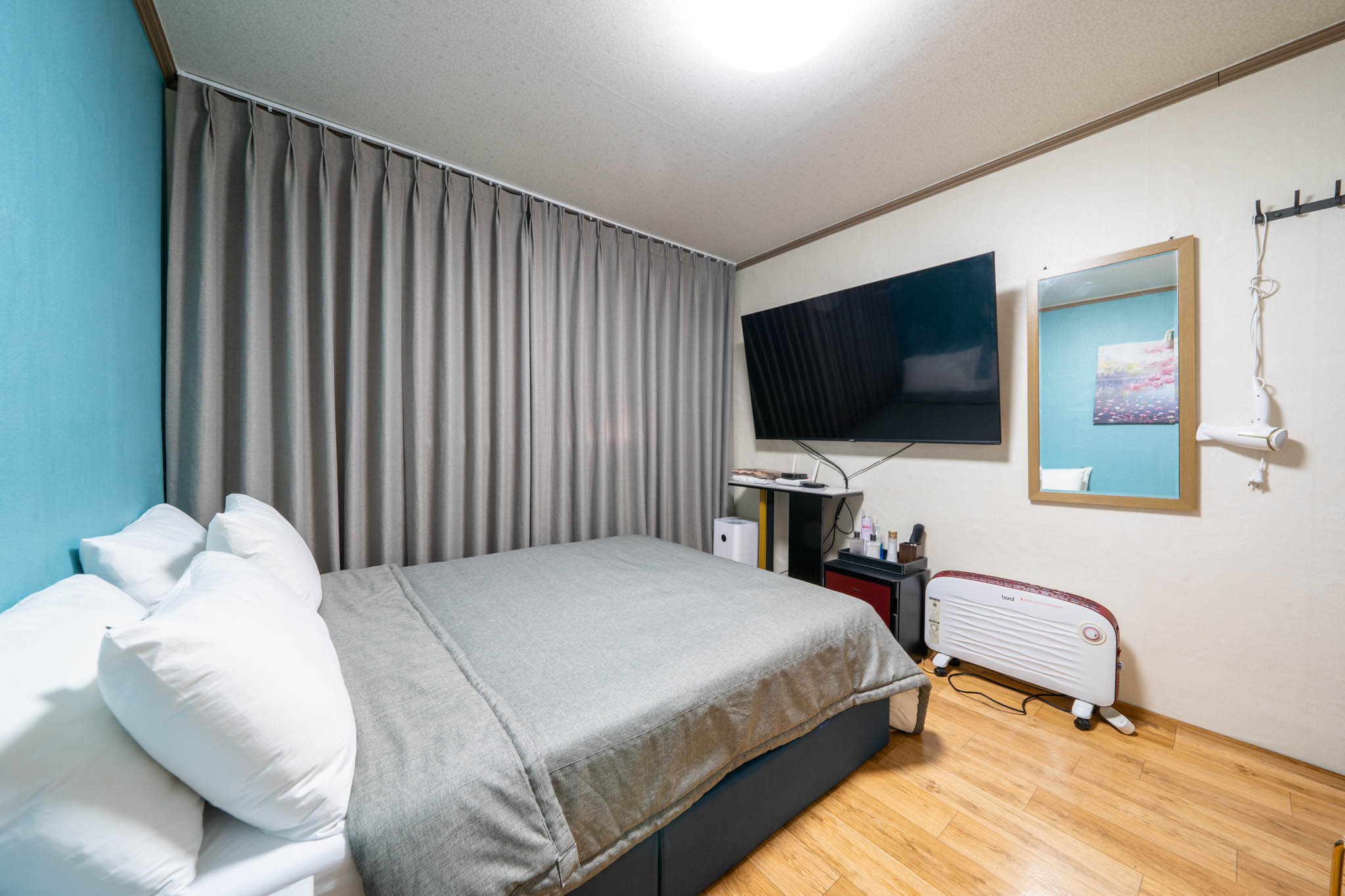 room detail thumbnail 2