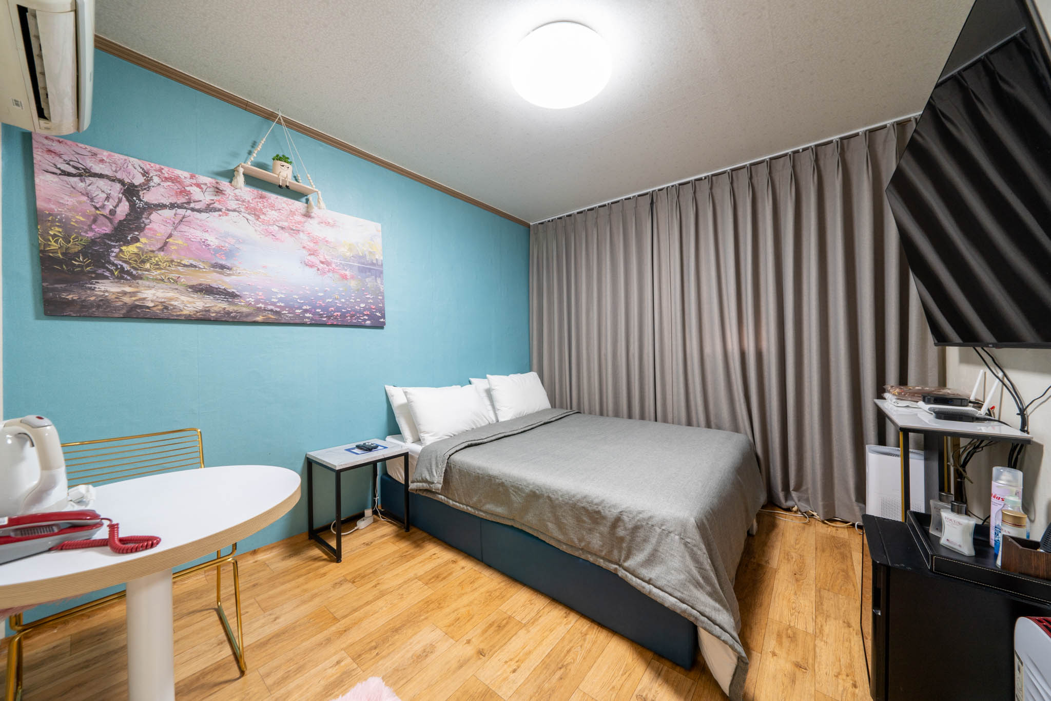 room detail thumbnail 1