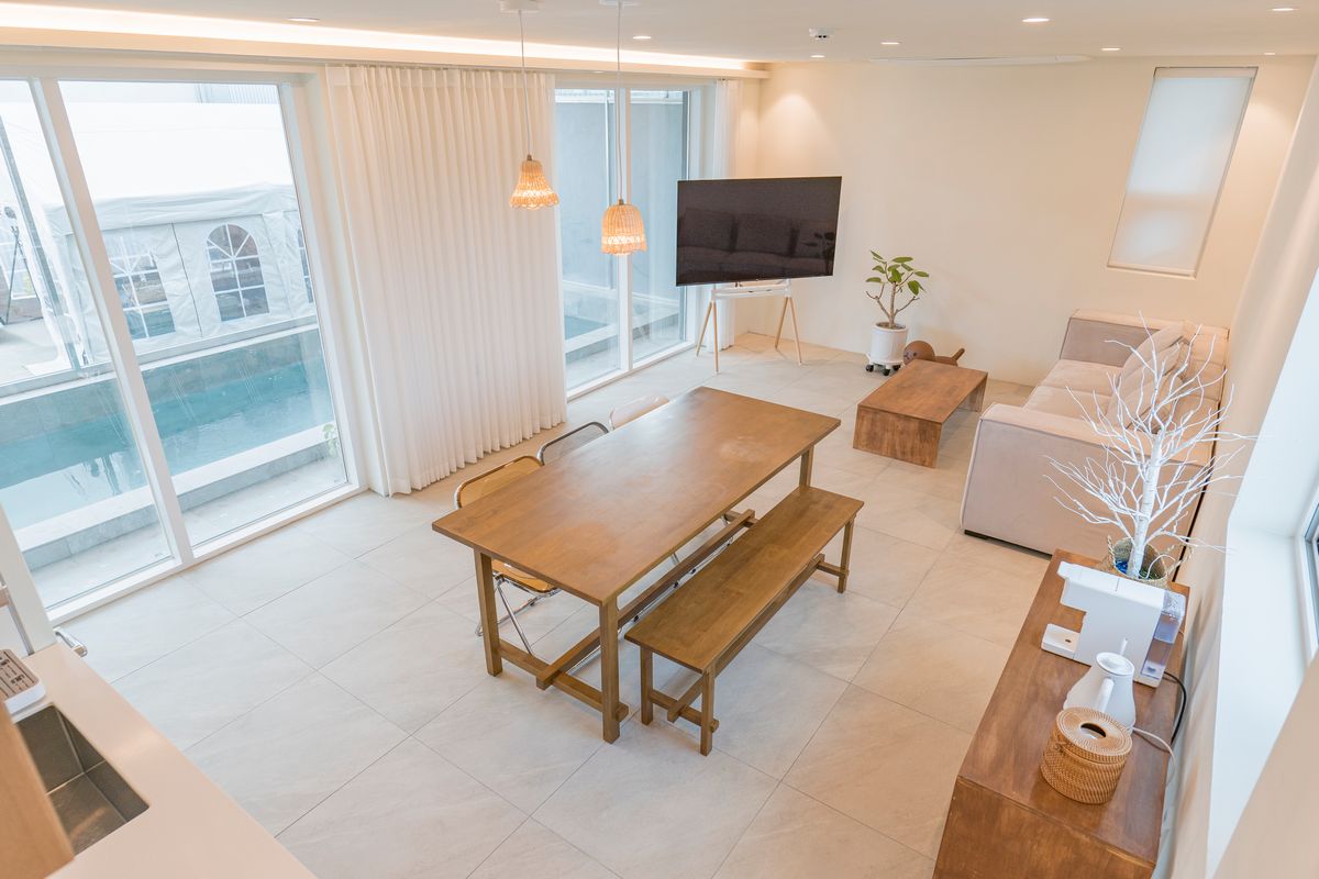 room detail thumbnail 1