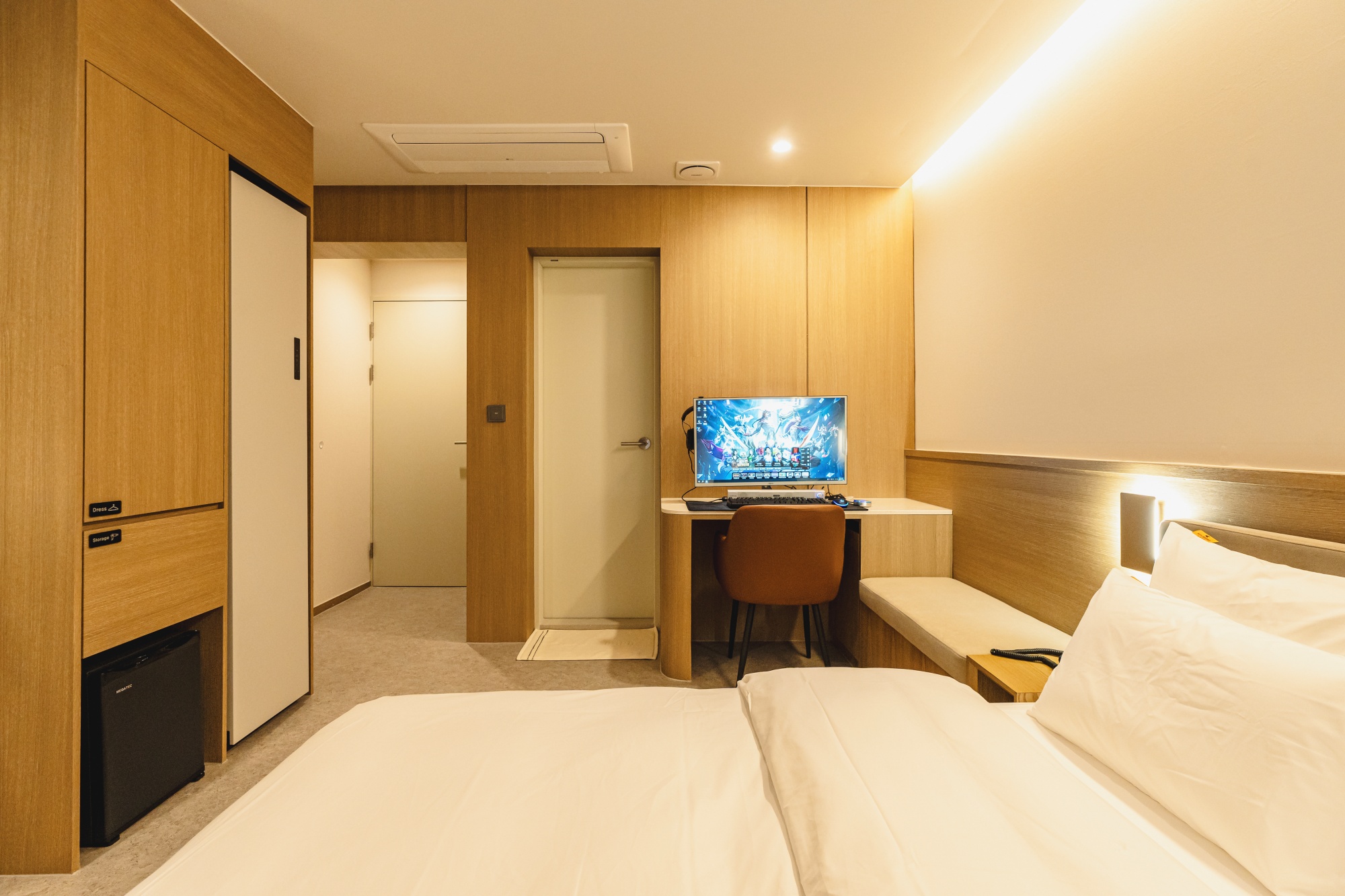 room detail thumbnail 1
