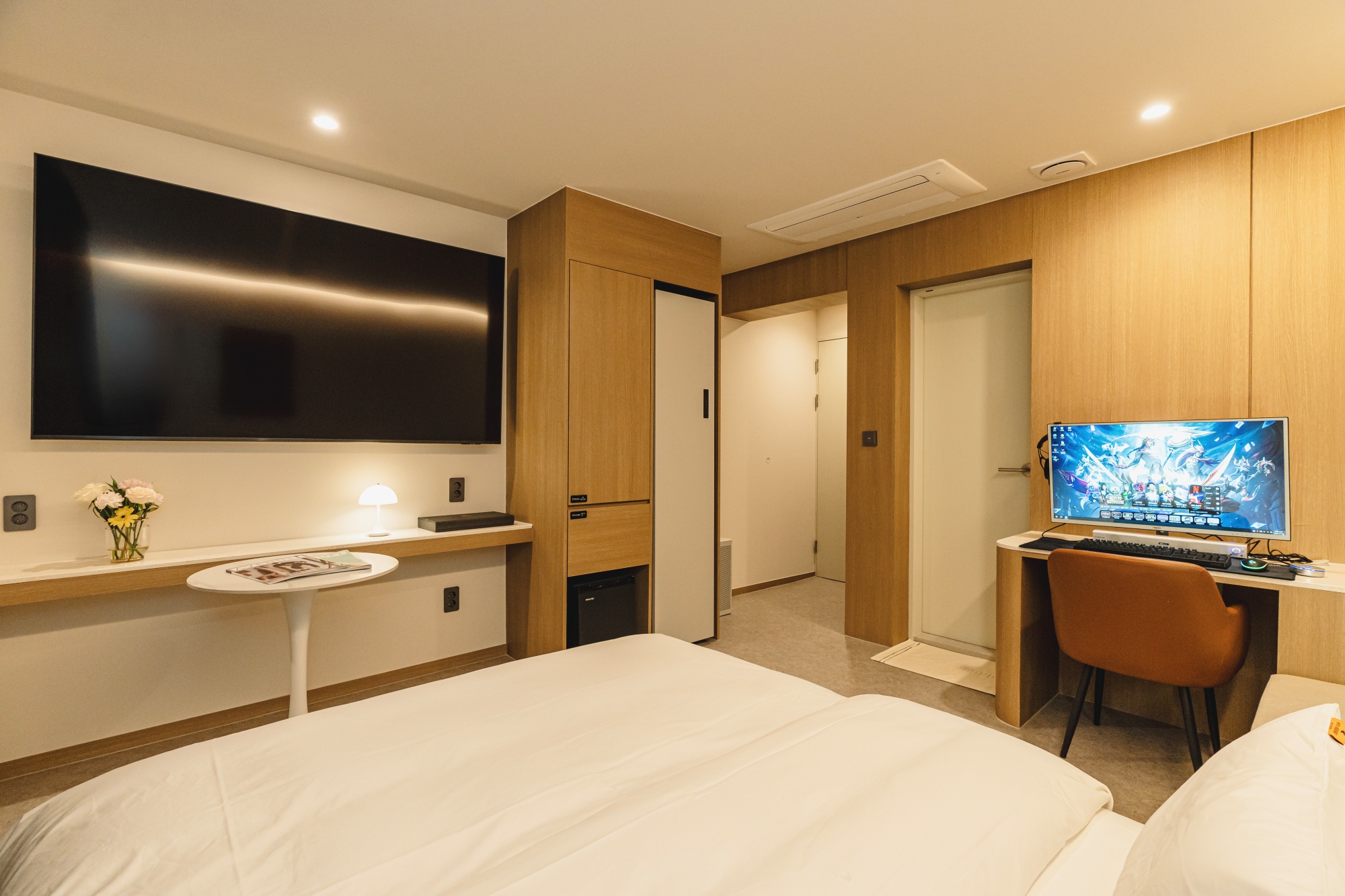 room detail thumbnail 2