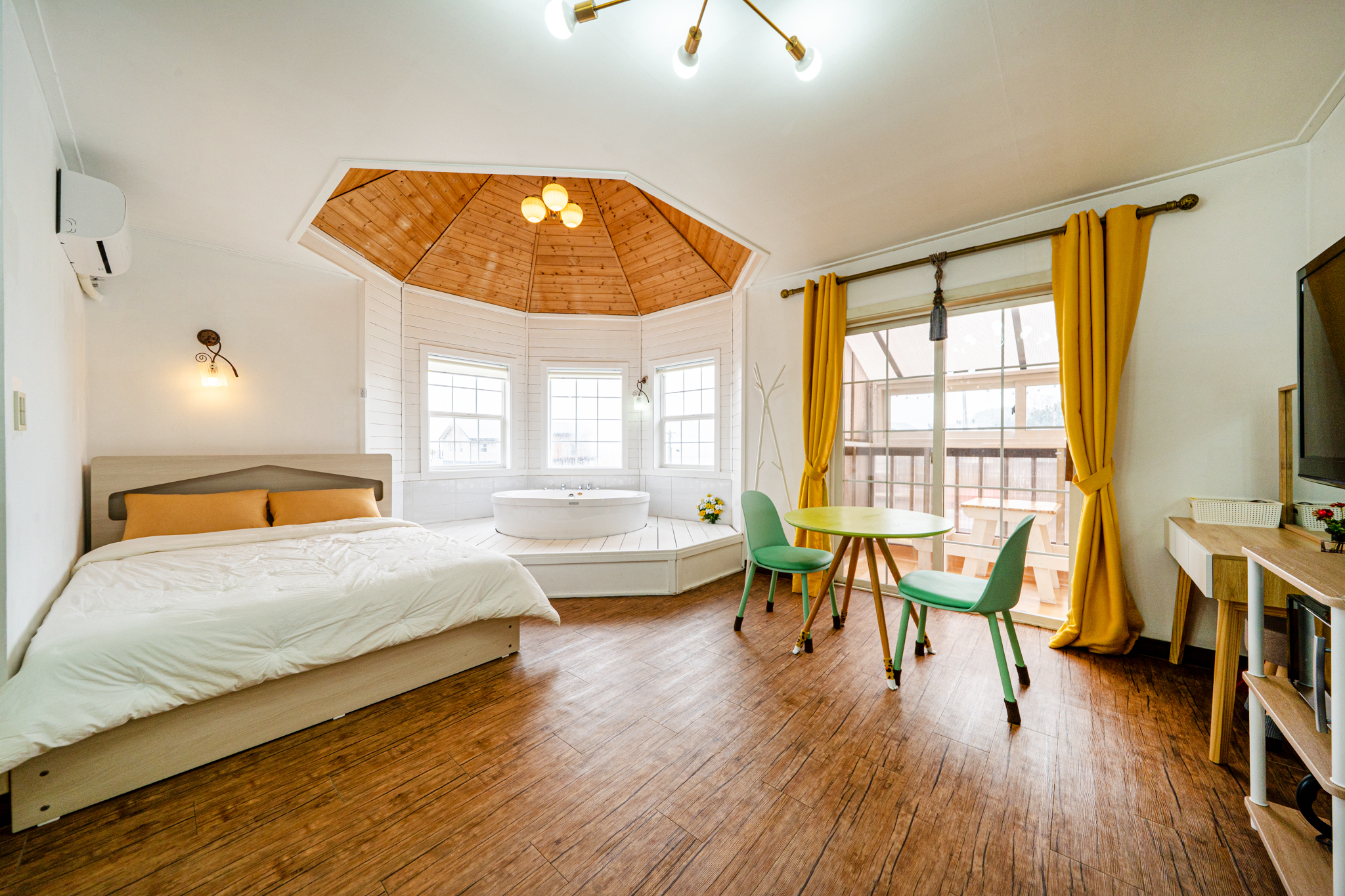 room detail thumbnail 0